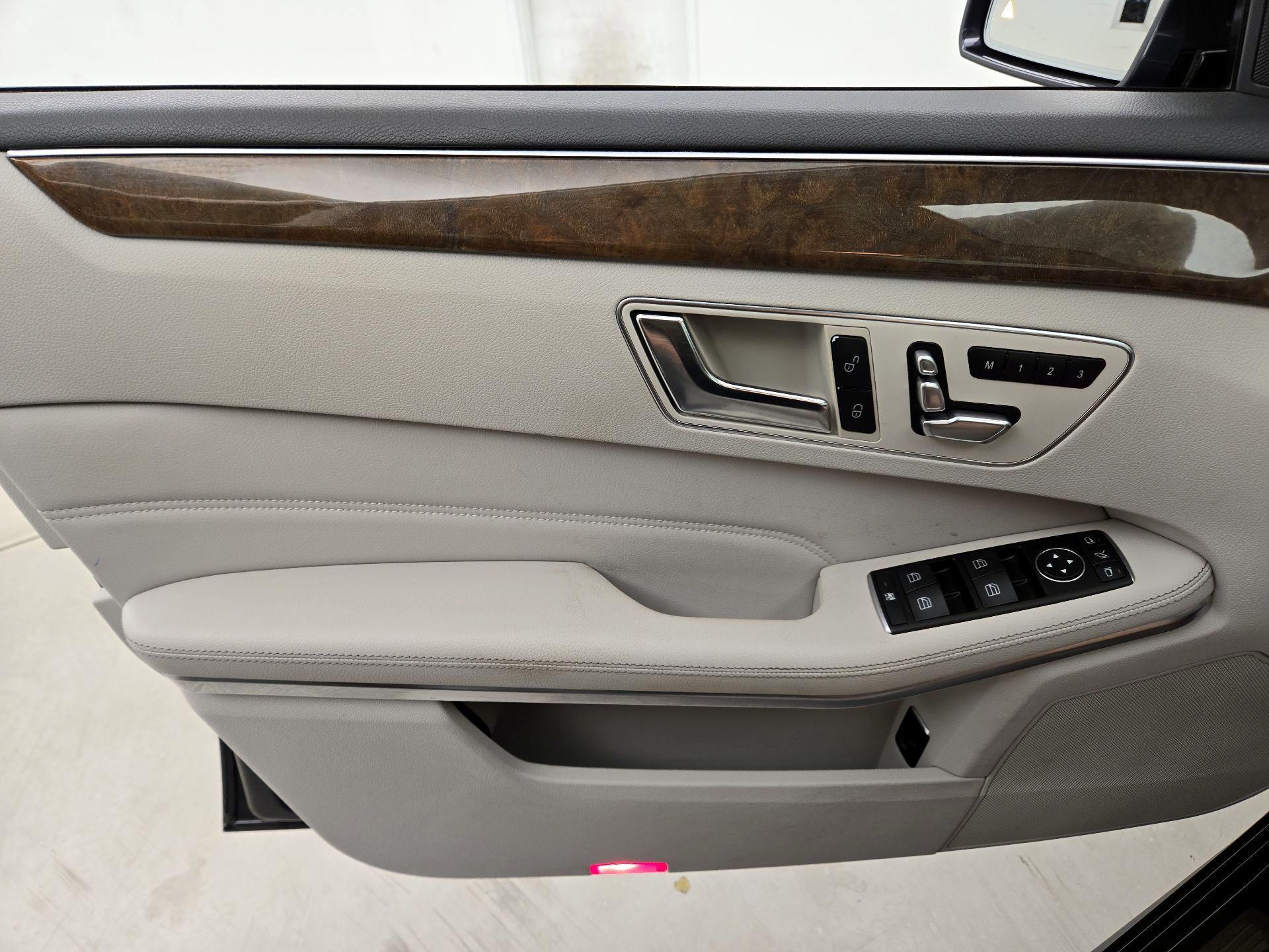 Thumbnail: 2016 Mercedes-Benz E-Class - 12