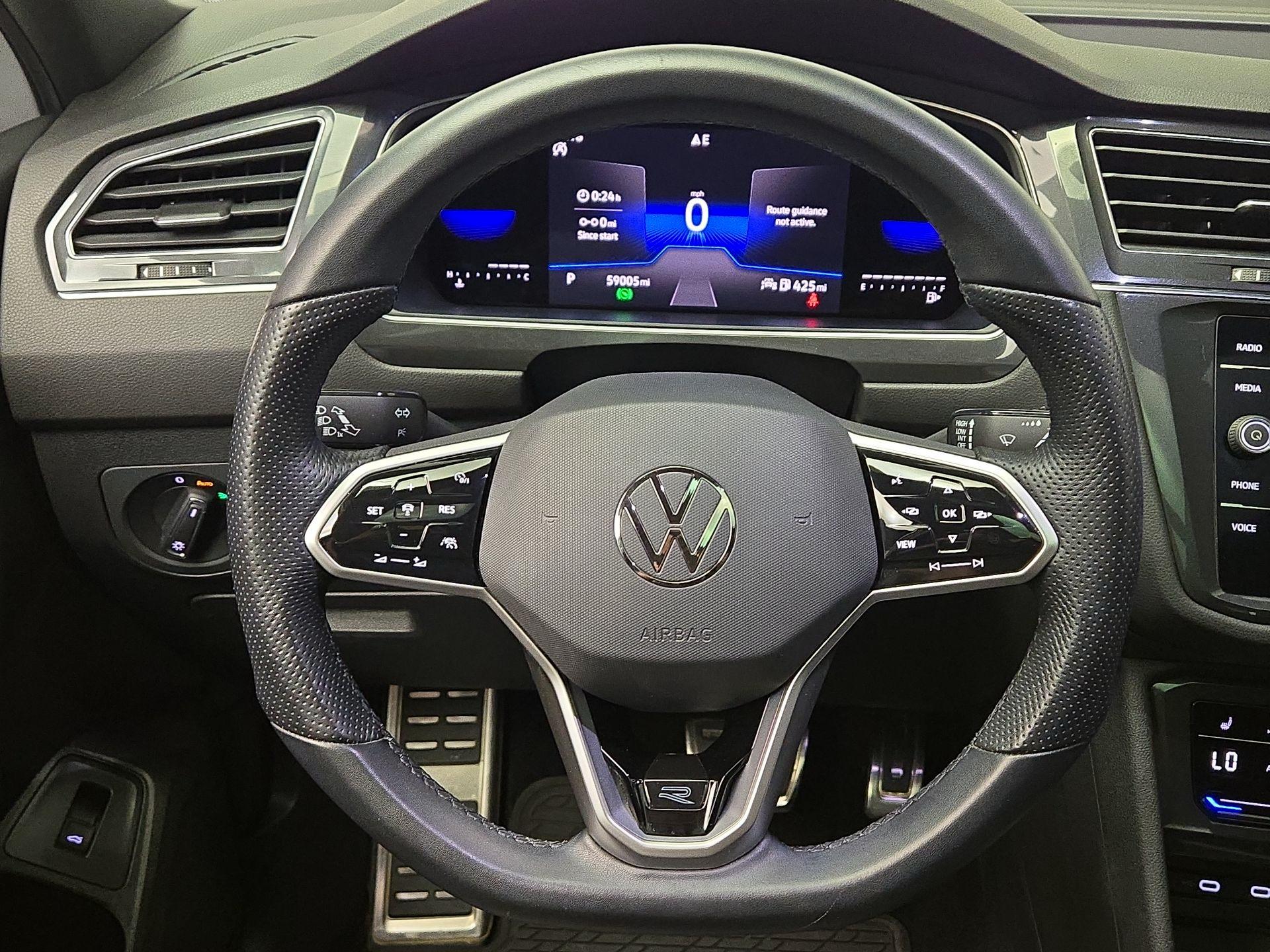 Thumbnail: 2022 Volkswagen Tiguan - 10