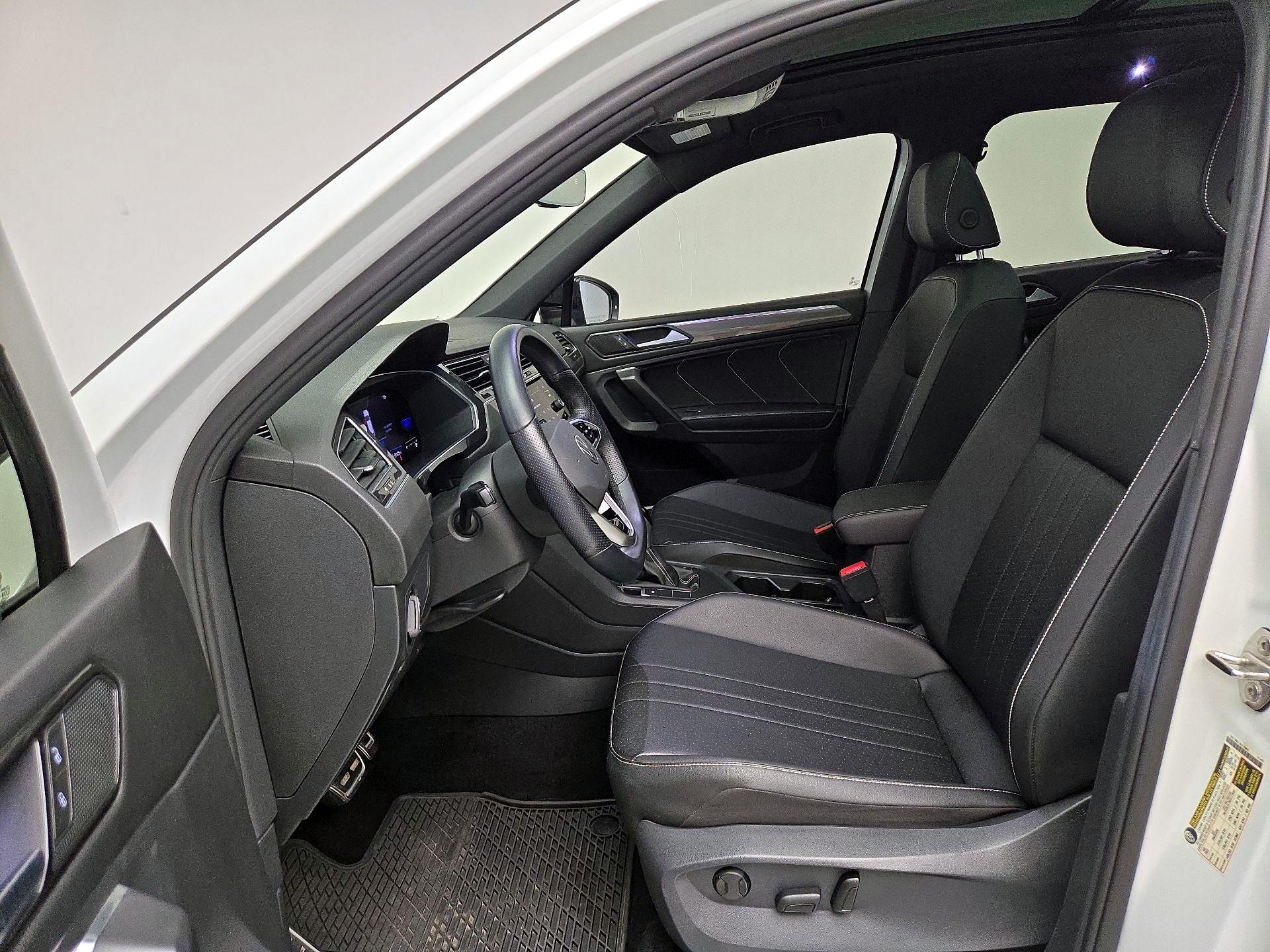 Thumbnail: 2022 Volkswagen Tiguan - 11