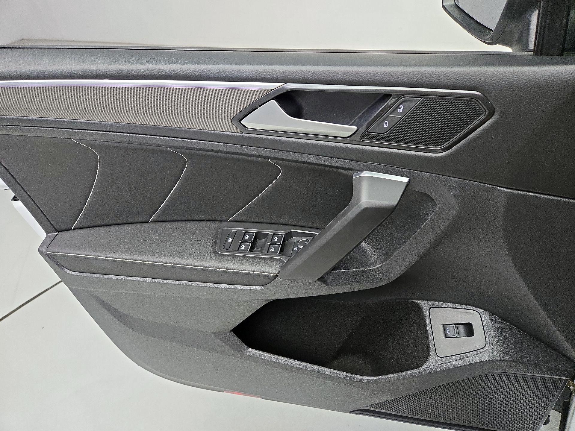 Thumbnail: 2022 Volkswagen Tiguan - 12