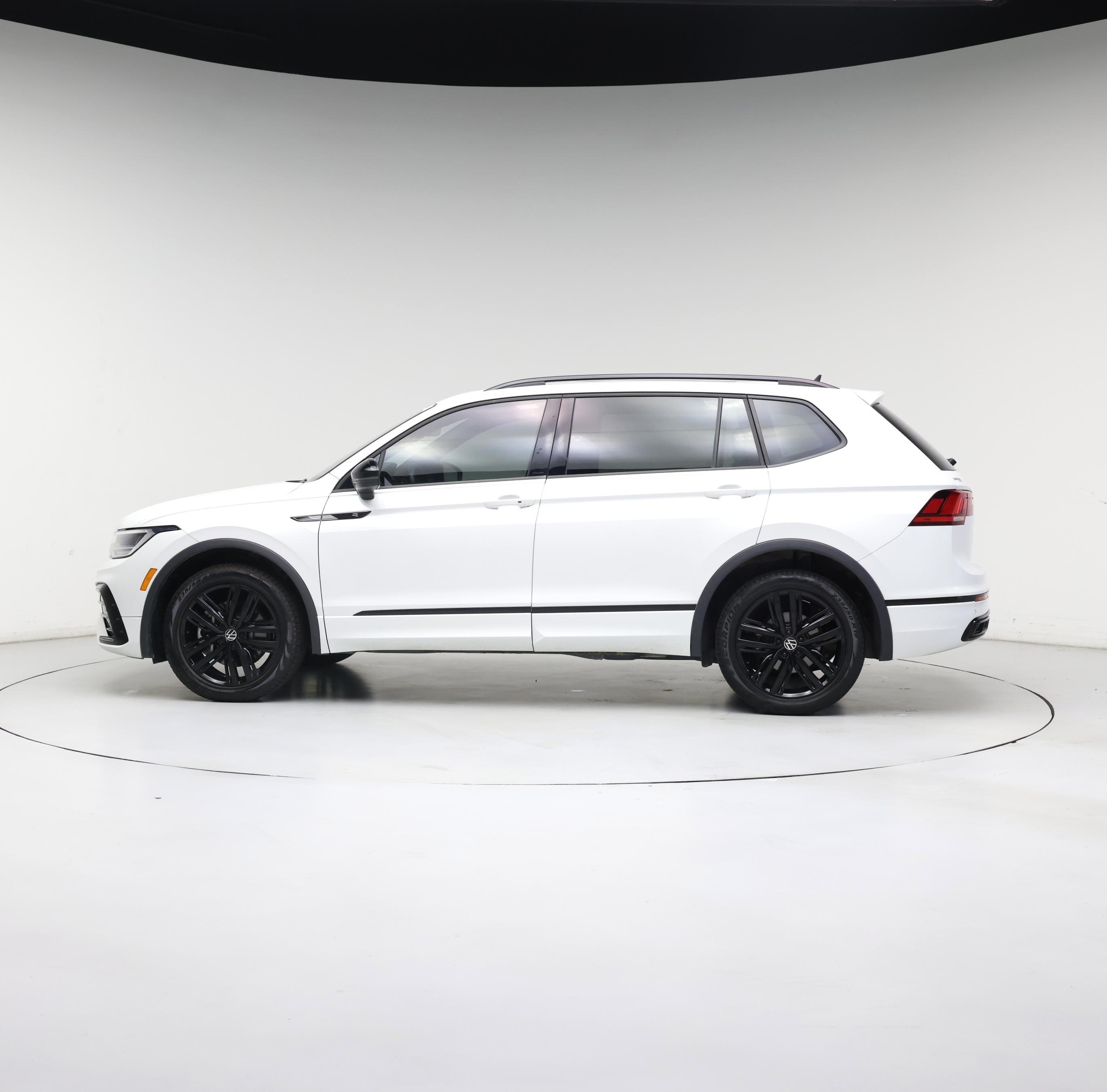 Thumbnail: 2022 Volkswagen Tiguan - 3