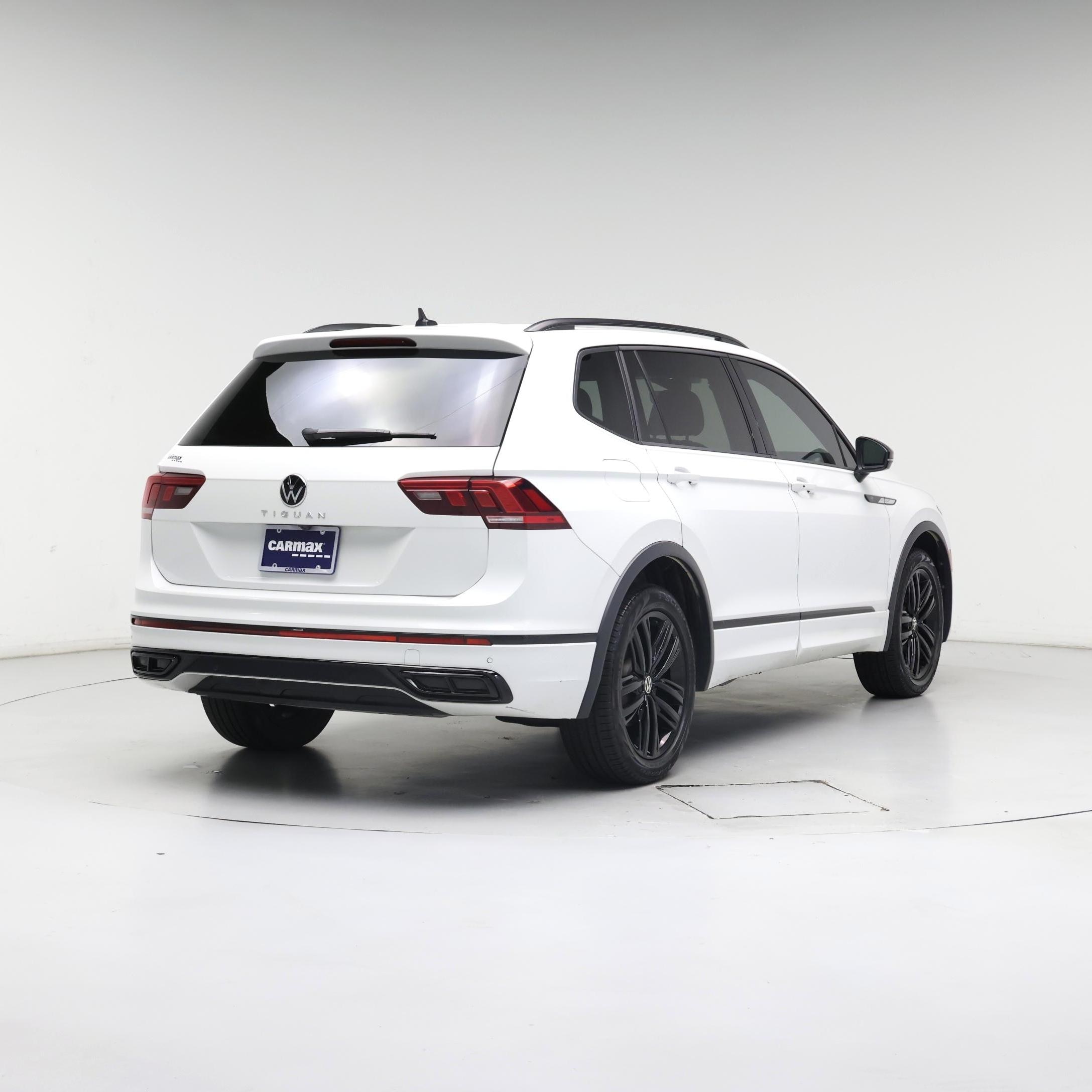 Thumbnail: 2022 Volkswagen Tiguan - 8