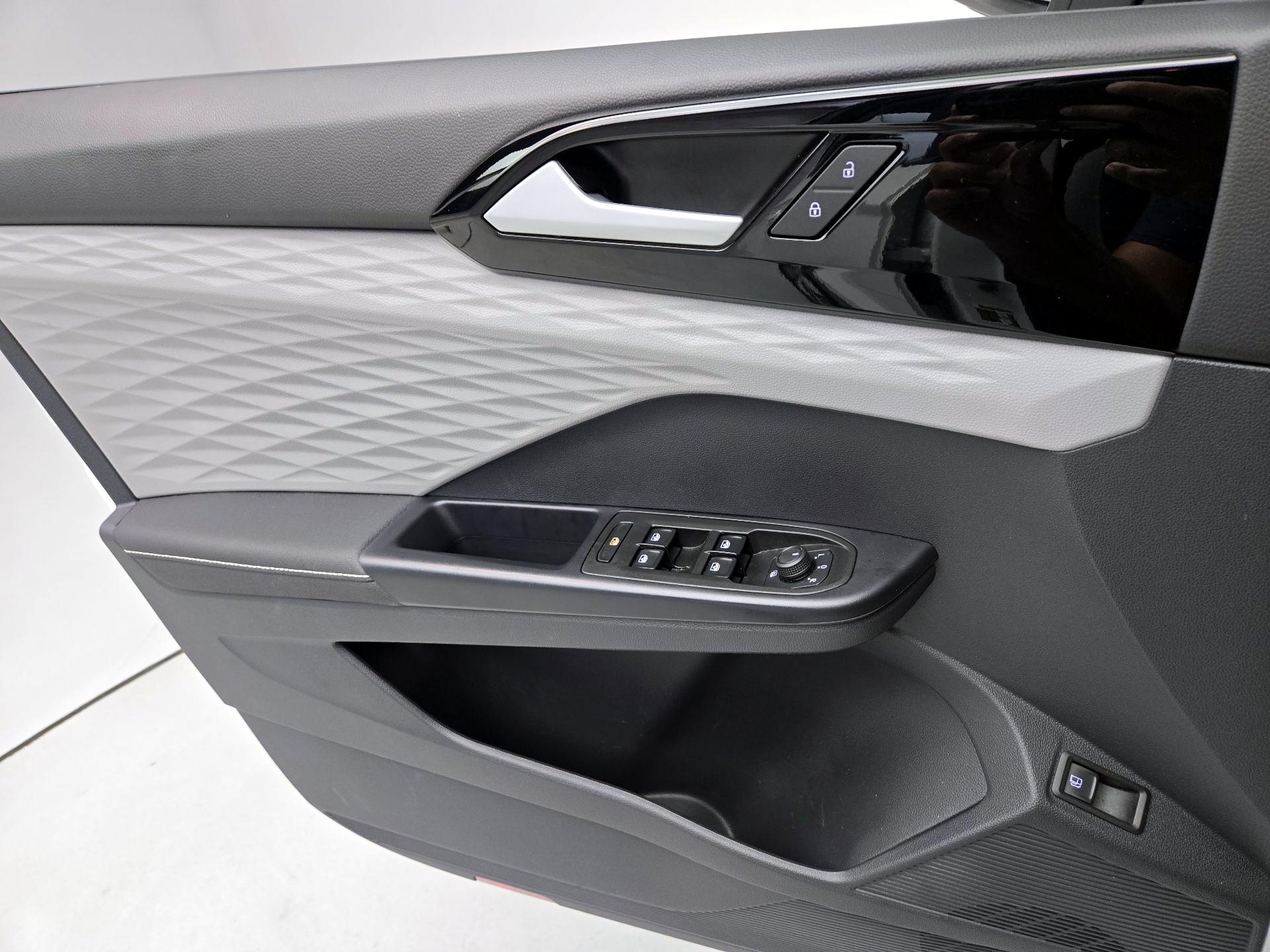 Thumbnail: 2024 Volkswagen Taos - 12