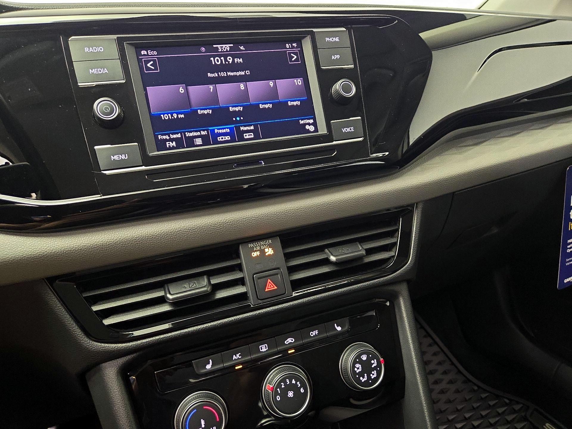 Thumbnail: 2024 Volkswagen Taos - 15