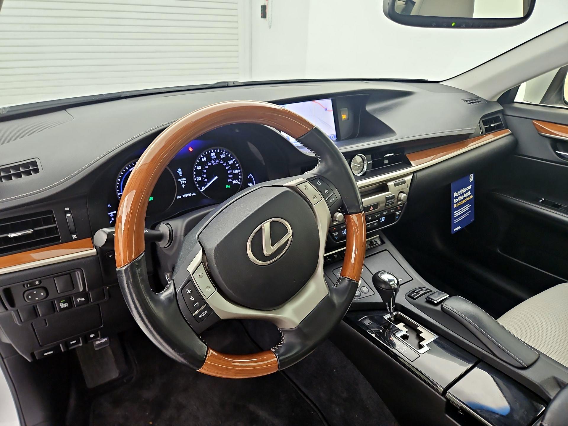 Thumbnail: 2013 Lexus ES - 9