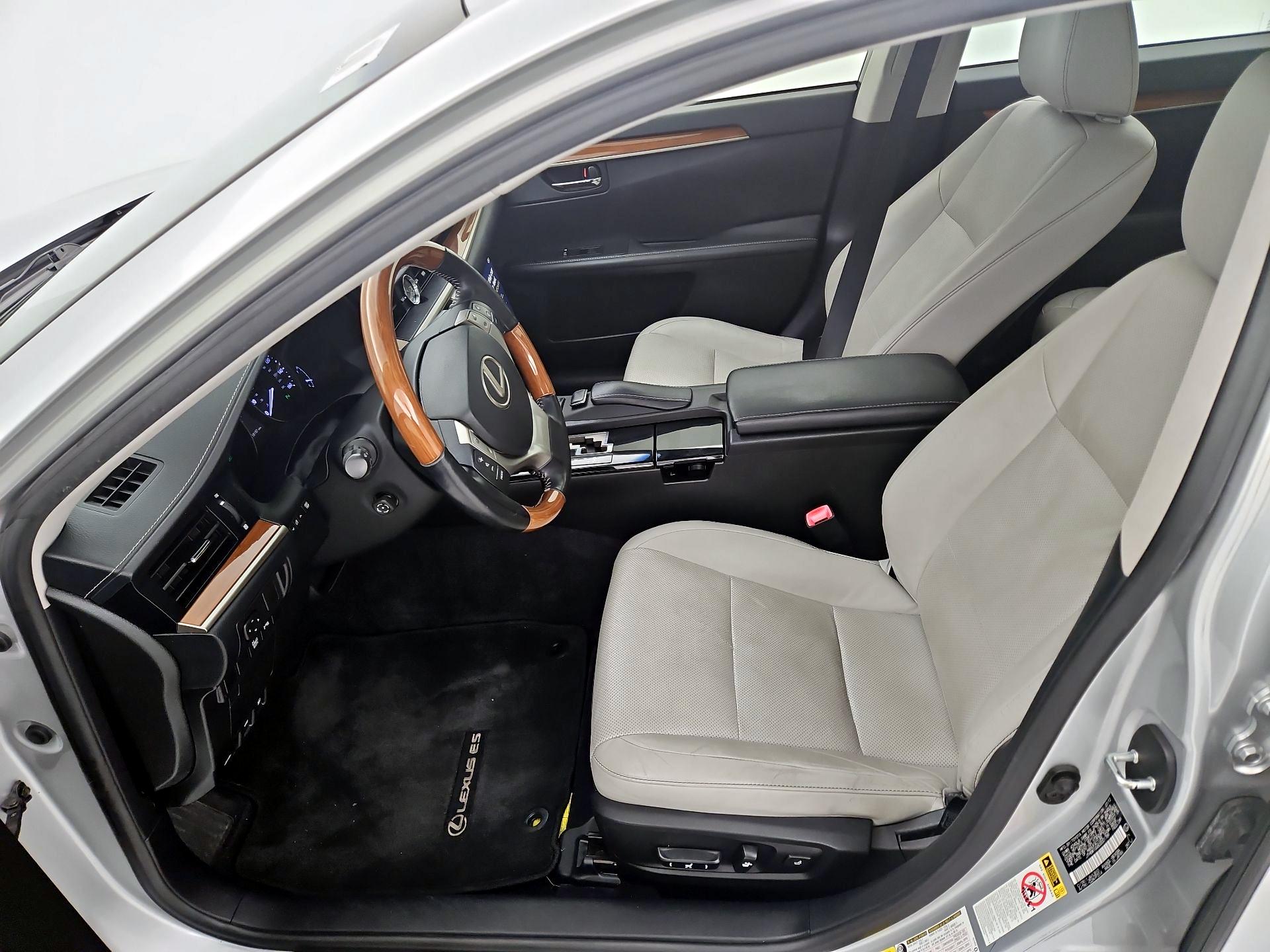 Thumbnail: 2013 Lexus ES - 11
