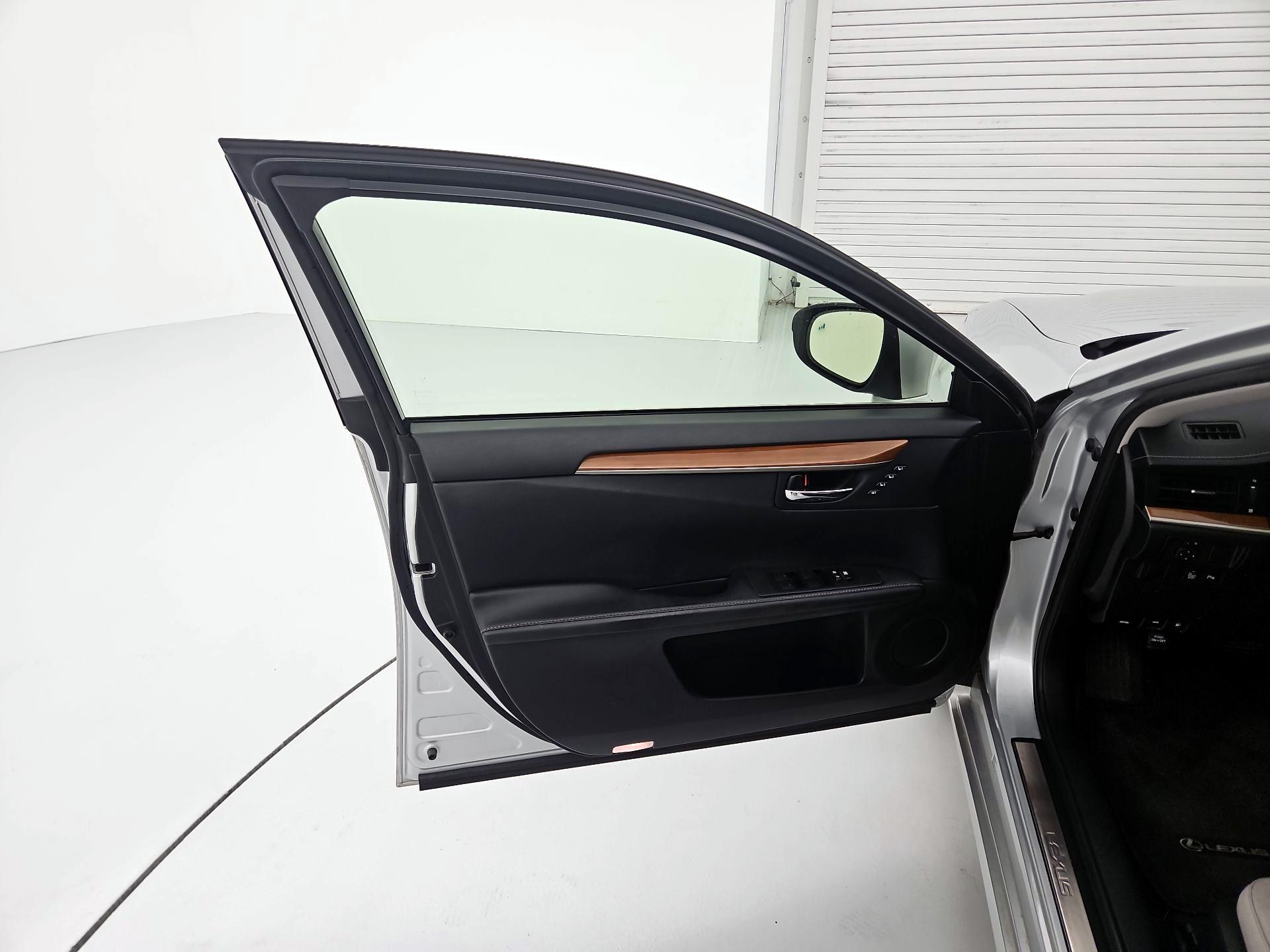 Thumbnail: 2013 Lexus ES - 12