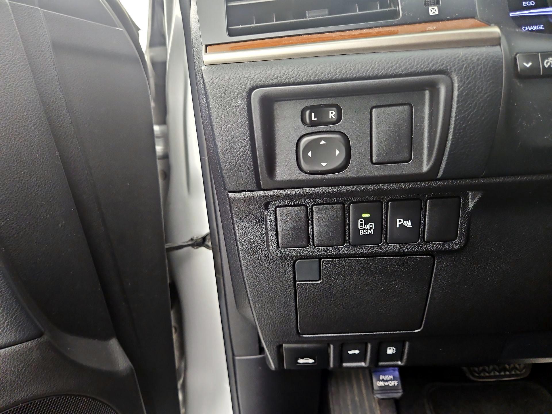 Thumbnail: 2013 Lexus ES - 13