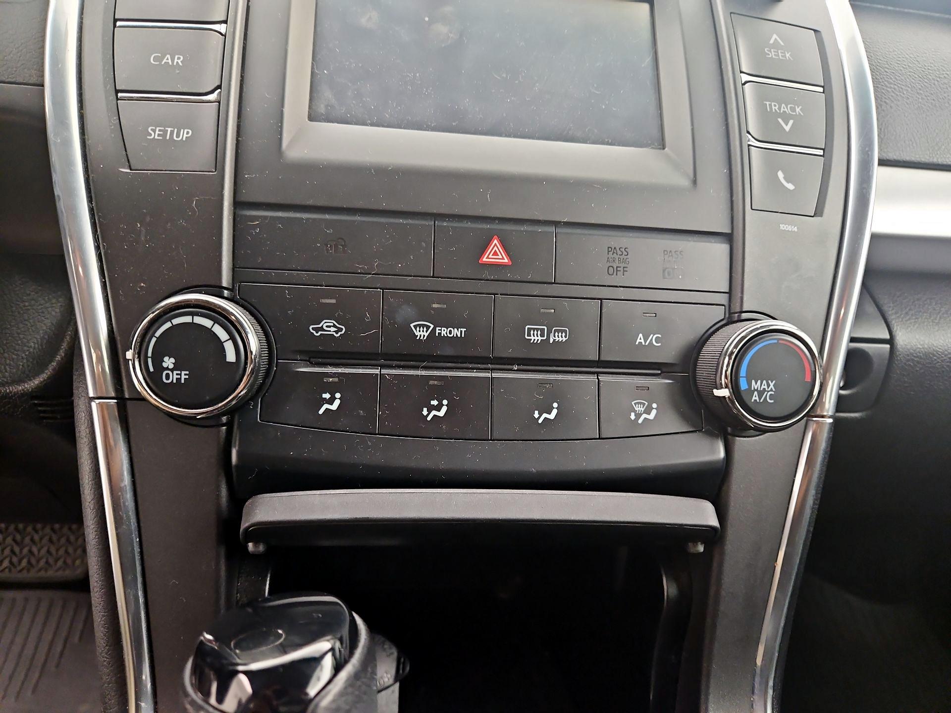 Thumbnail: 2016 Toyota Camry - 16