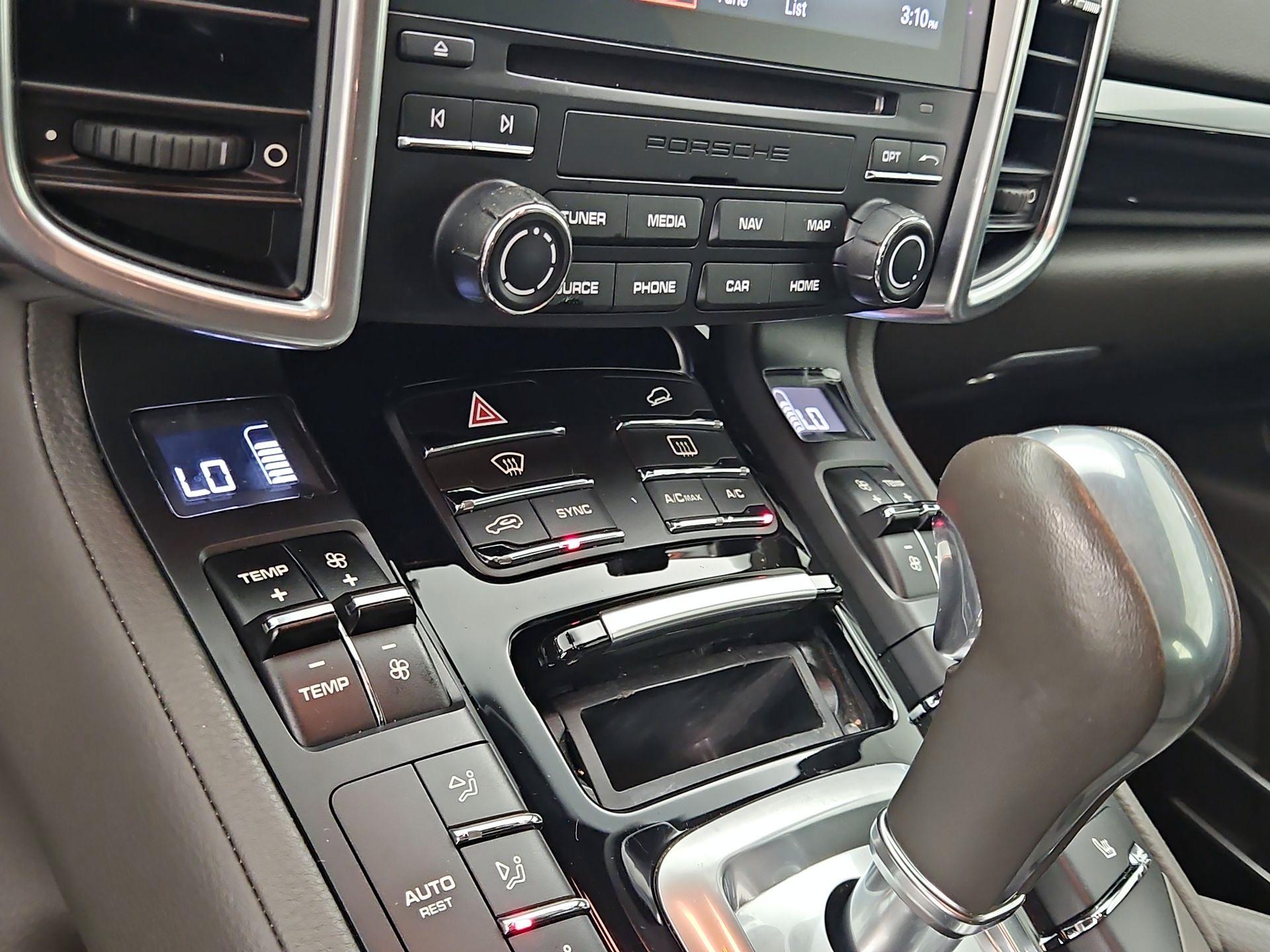 Thumbnail: 2018 Porsche Cayenne - 17