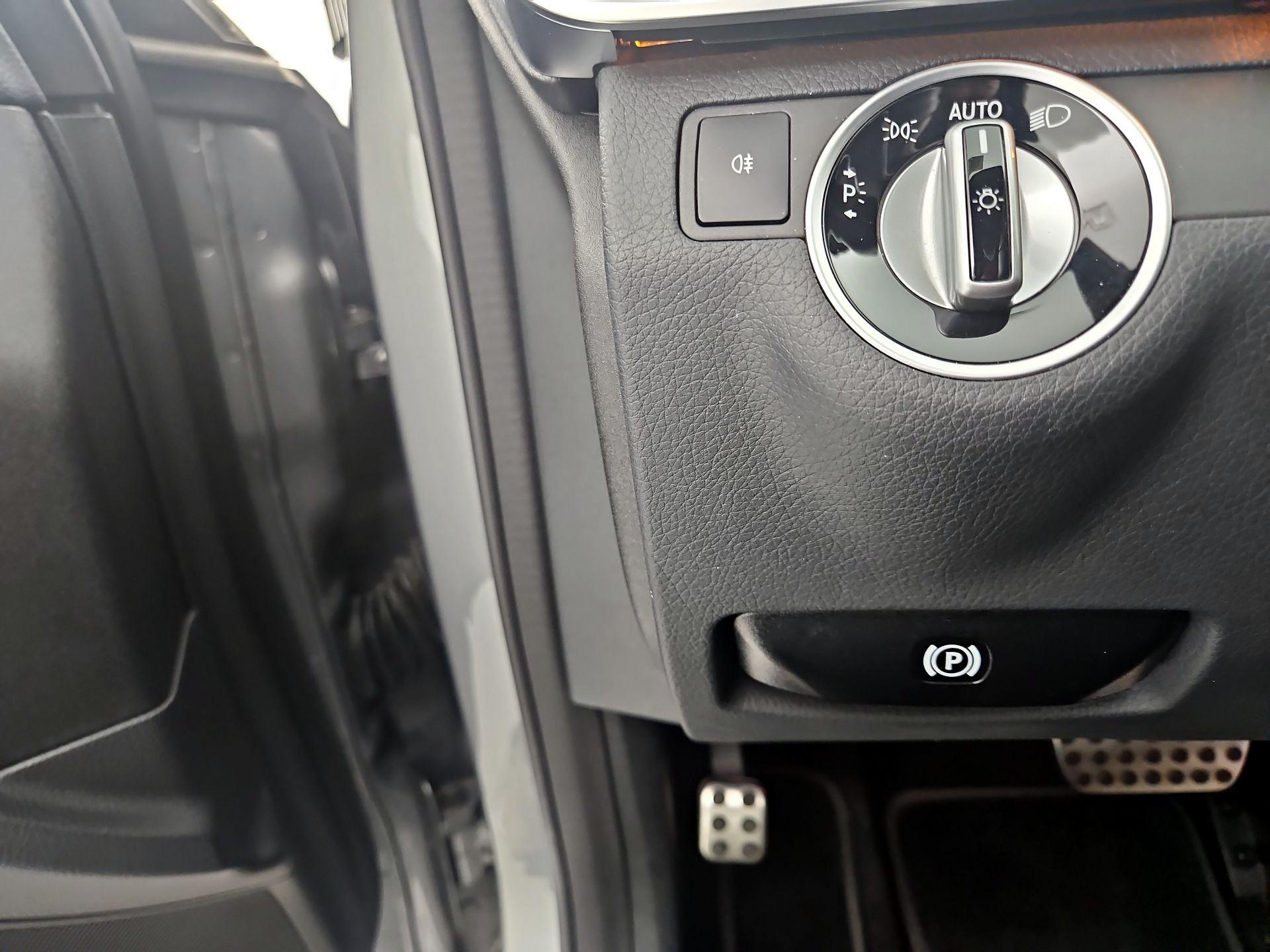 Thumbnail: 2014 Mercedes-Benz E-Class - 13