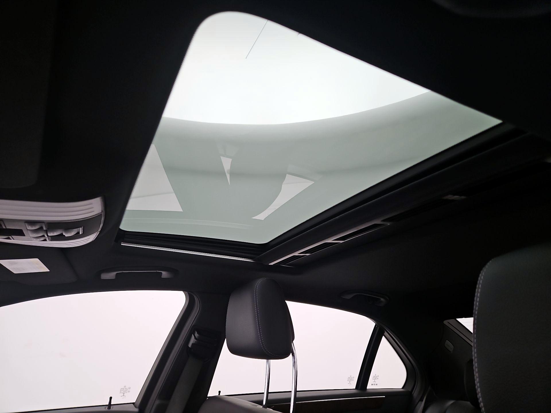 Thumbnail: 2014 Mercedes-Benz E-Class - 20