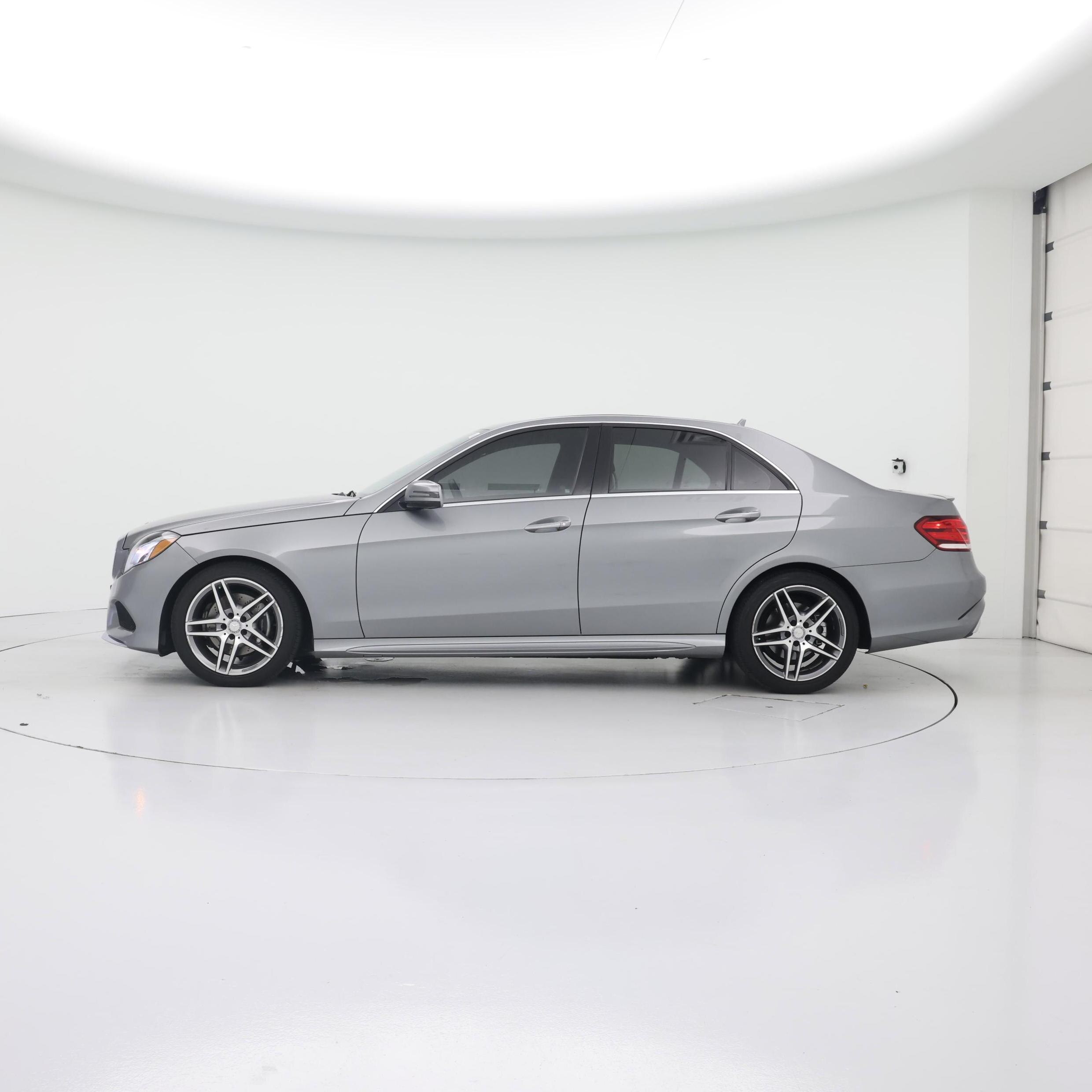 Thumbnail: 2014 Mercedes-Benz E-Class - 3