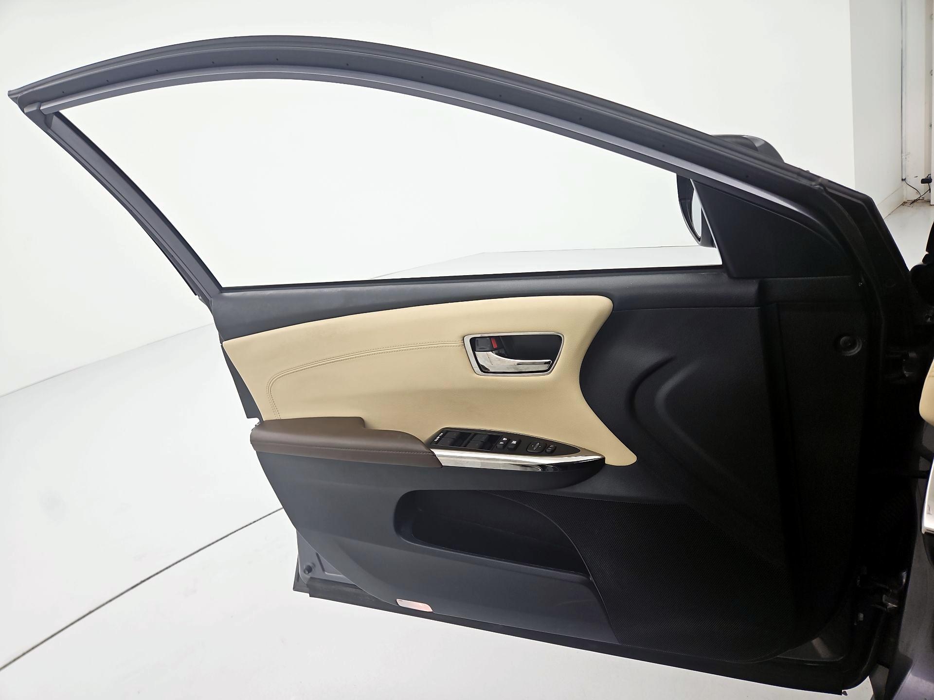 Thumbnail: 2016 Toyota Avalon - 12