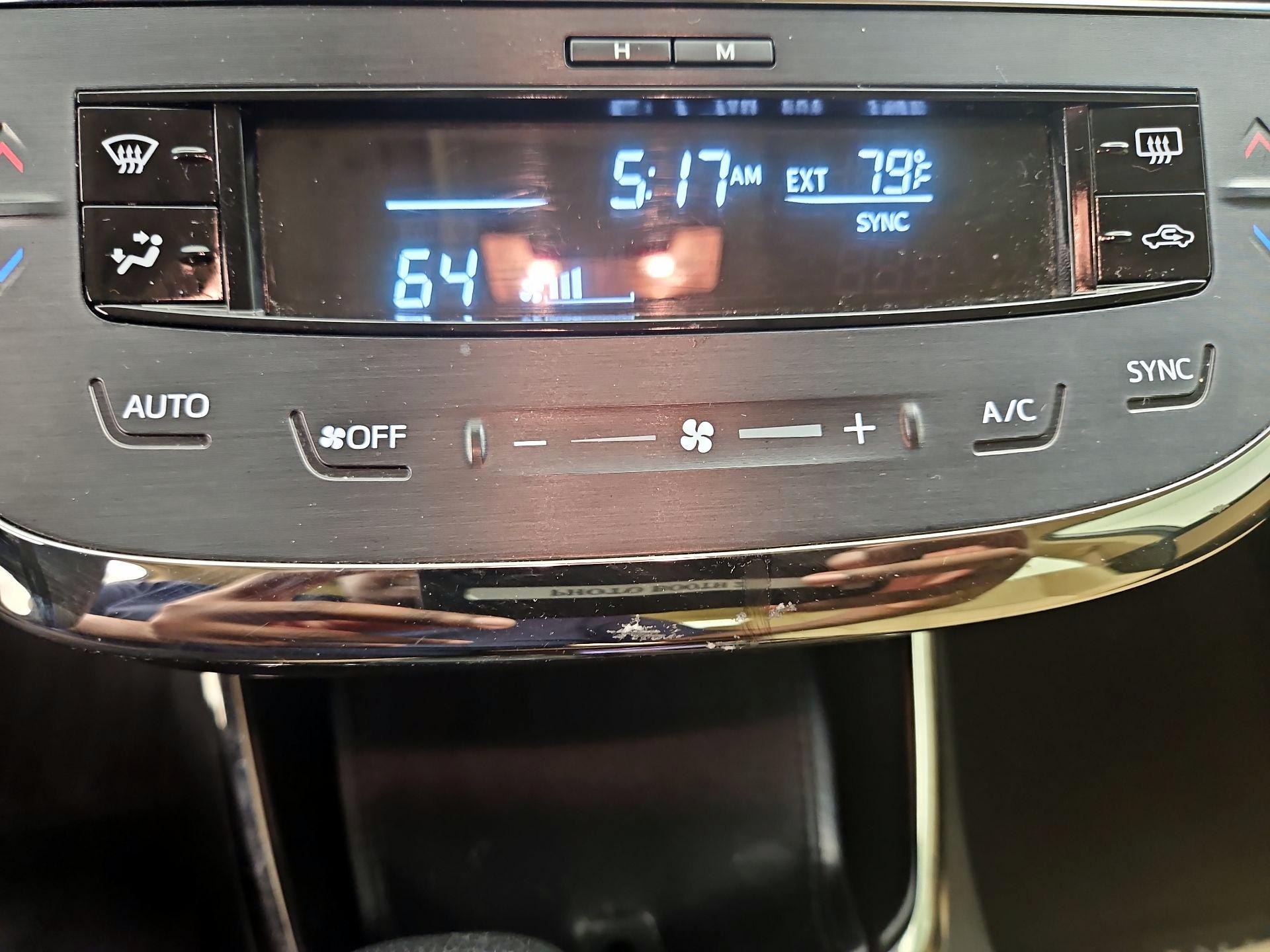 Thumbnail: 2016 Toyota Avalon - 16