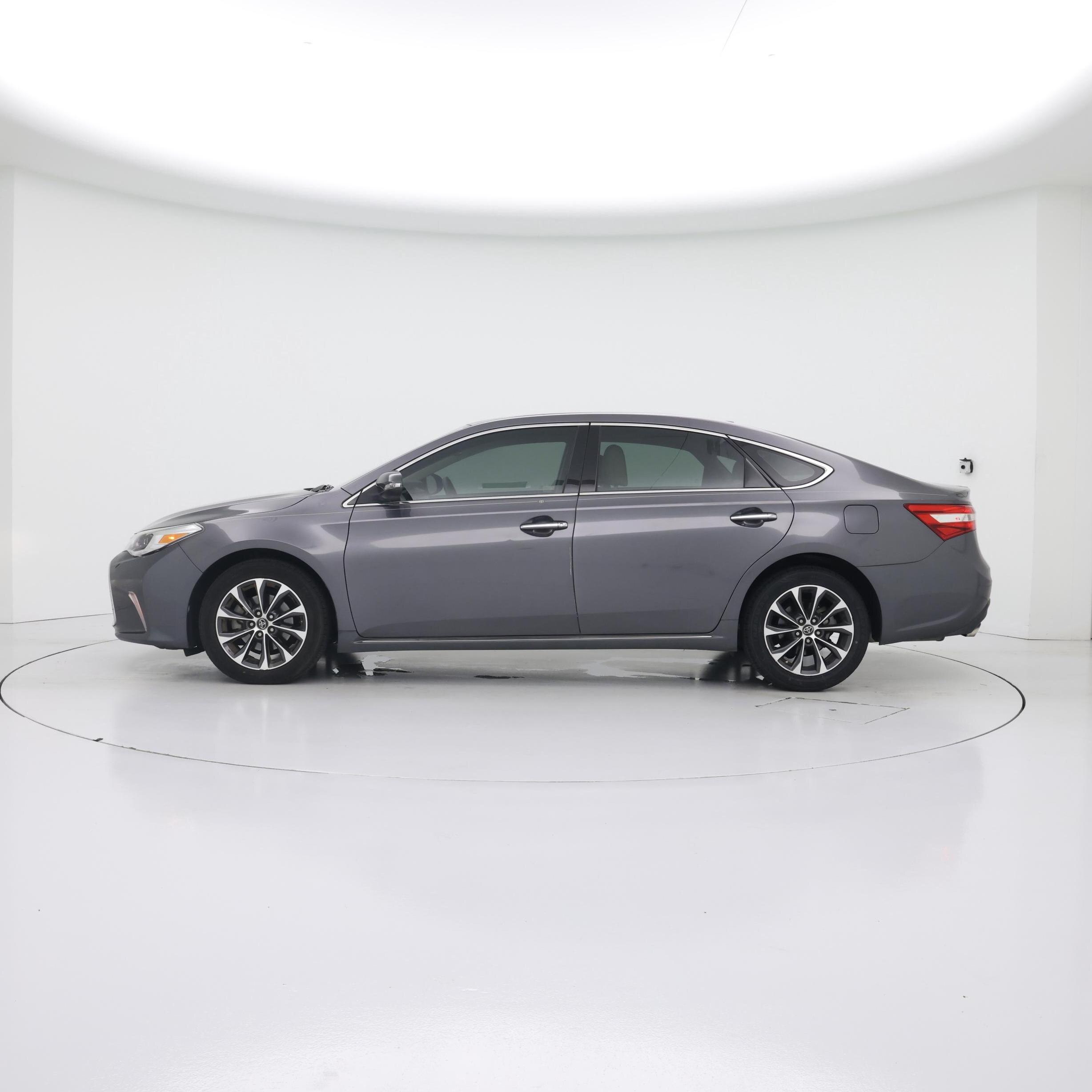 Thumbnail: 2016 Toyota Avalon - 3