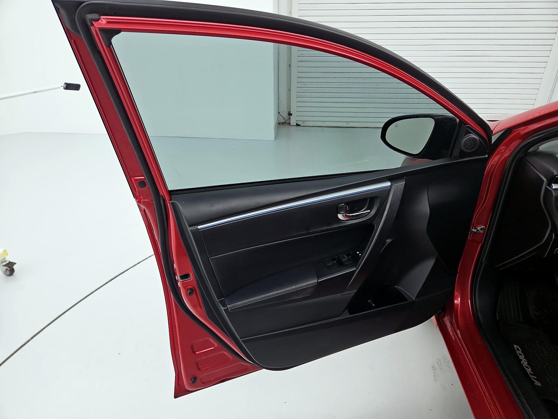 Thumbnail: 2015 Toyota Corolla - 12
