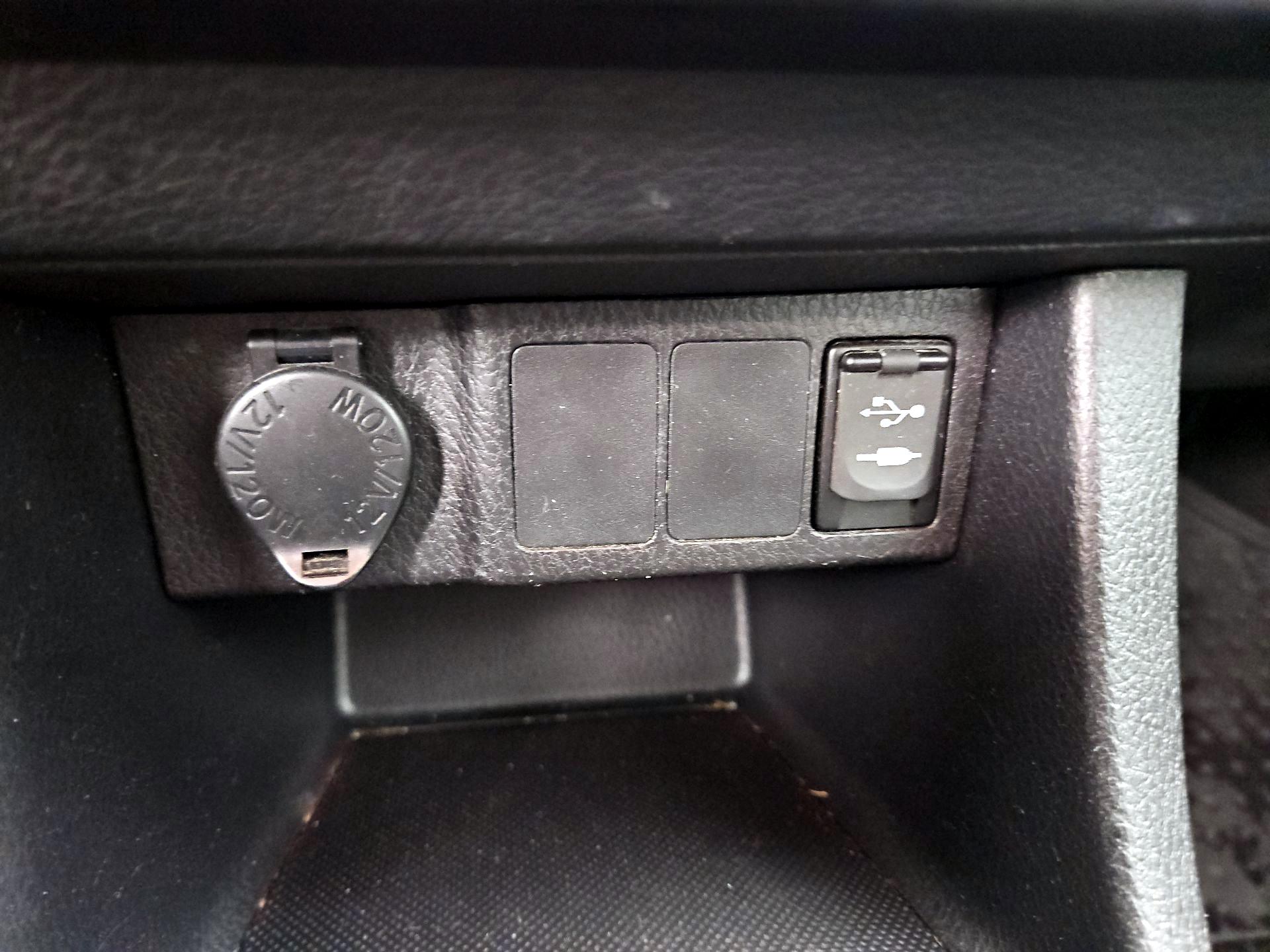 Thumbnail: 2015 Toyota Corolla - 18