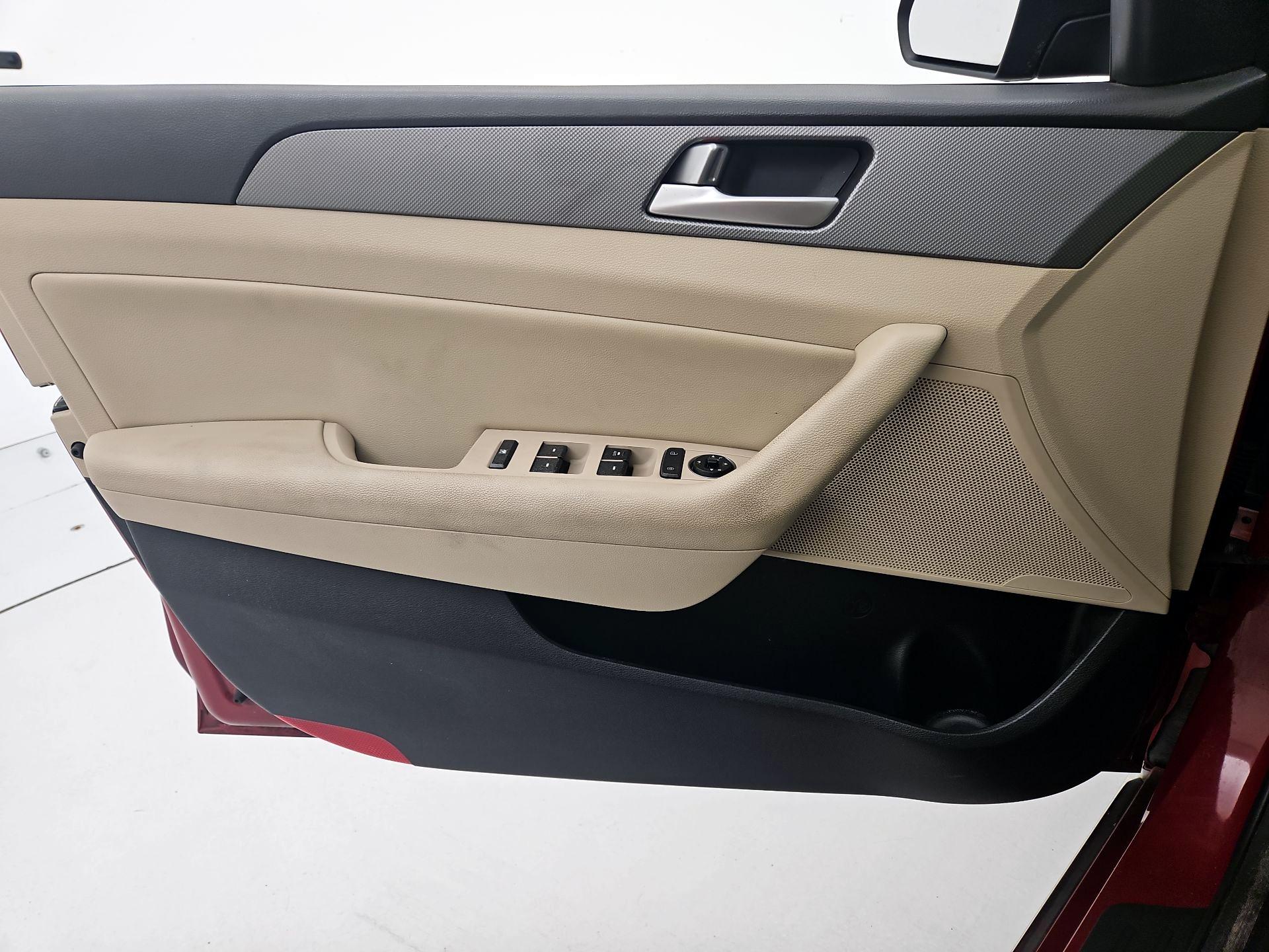 Thumbnail: 2016 Hyundai Sonata - 12