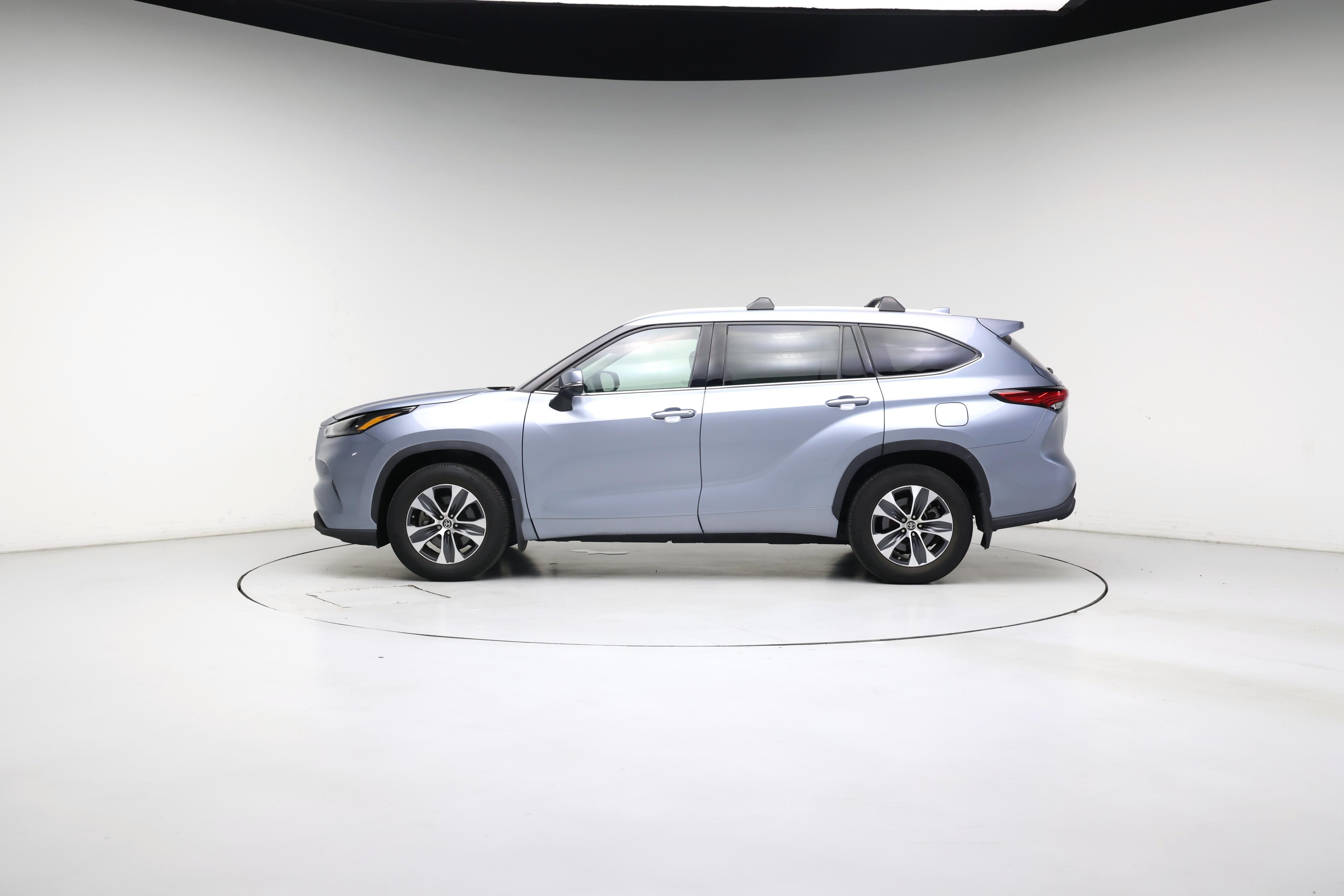 Thumbnail: 2022 Toyota Highlander - 3