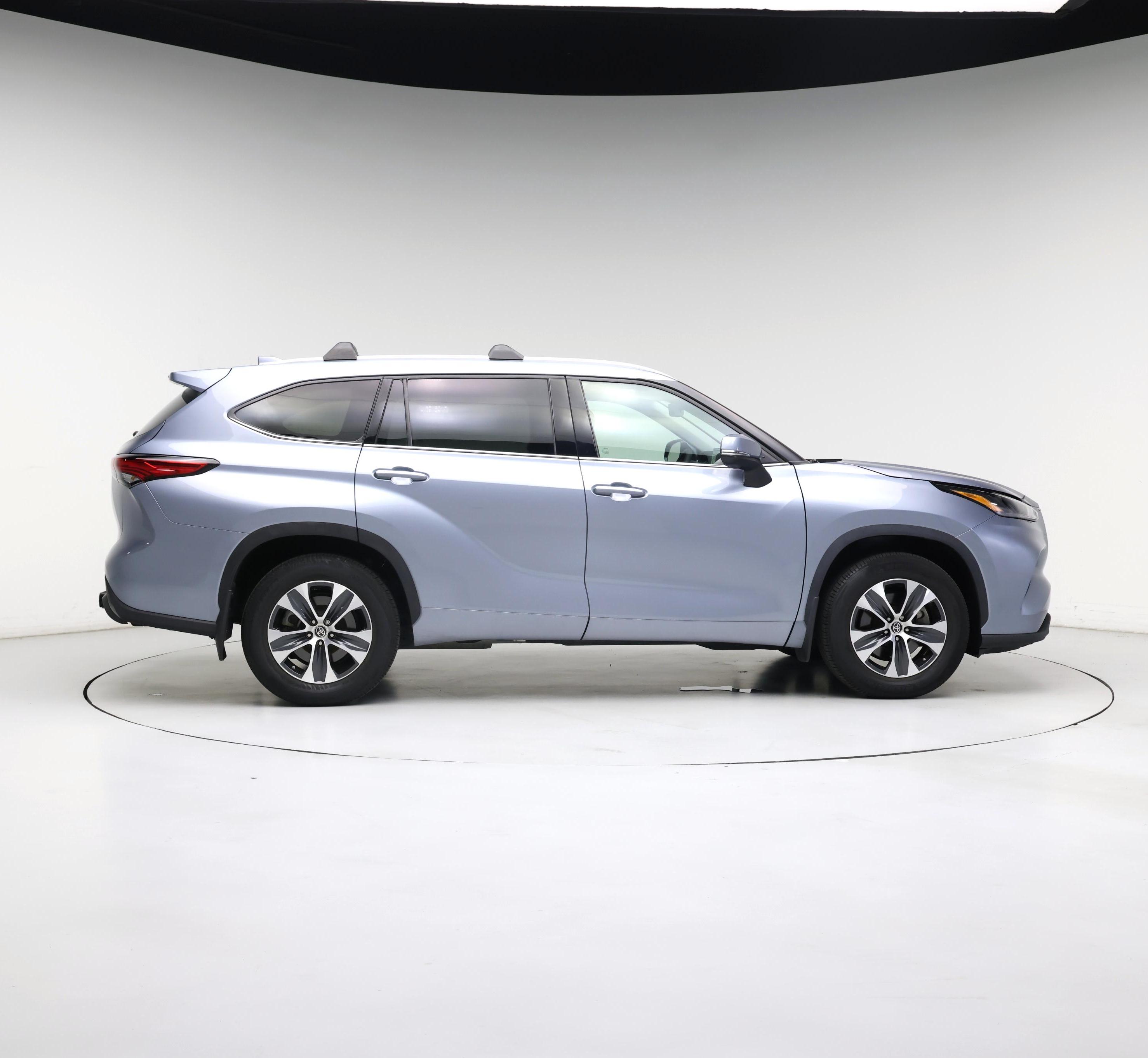 Thumbnail: 2022 Toyota Highlander - 7