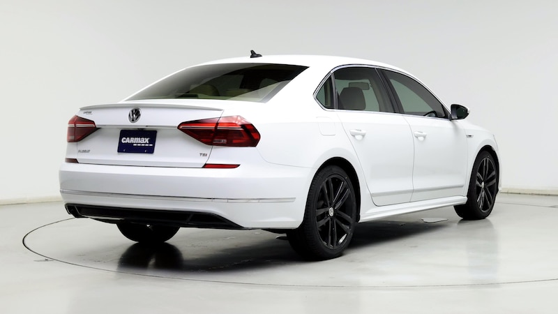 2017 Volkswagen Passat R-Line 8