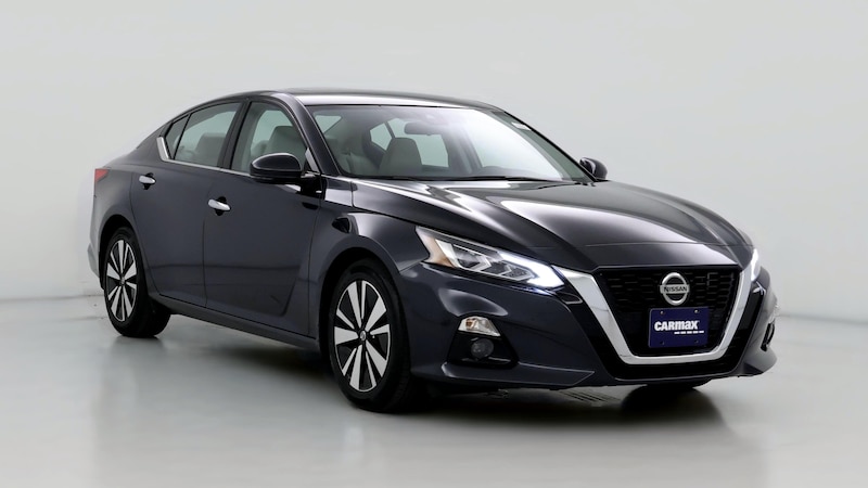 2022 Nissan Altima SL Hero Image