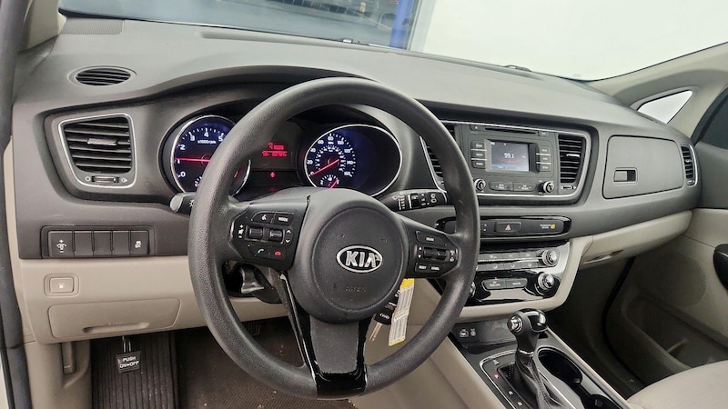 2016 Kia Sedona L 9