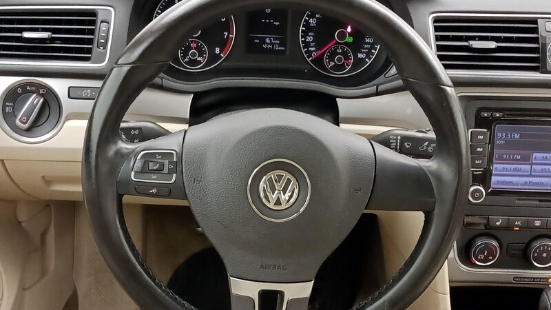 2015 Volkswagen Passat Limited Edition 10