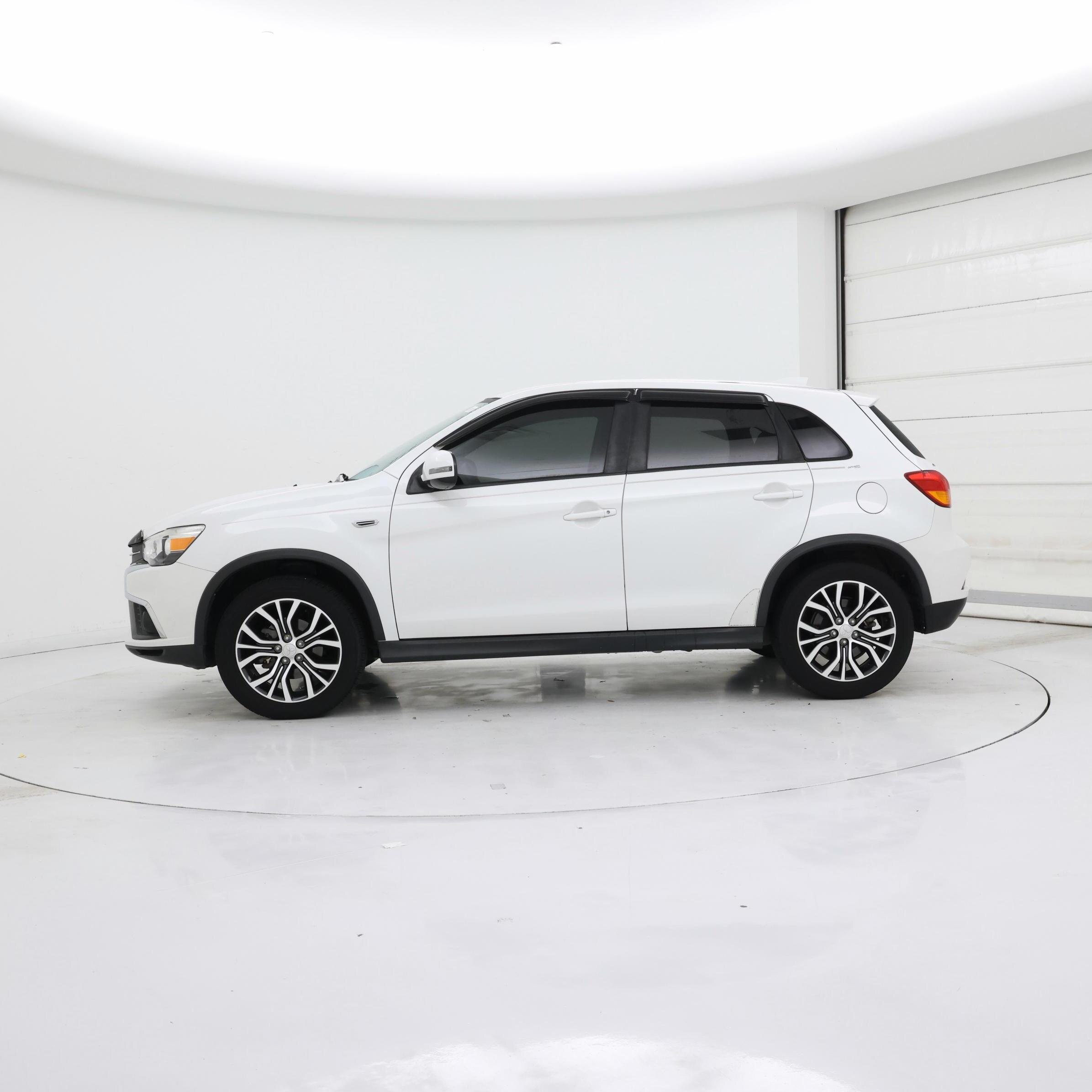 Thumbnail: 2019 Mitsubishi Outlander Sport - 3