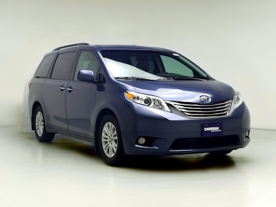 2017 Toyota Sienna XLE -
                Naperville, IL