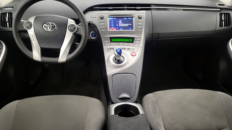 2015 Toyota Prius Two 9