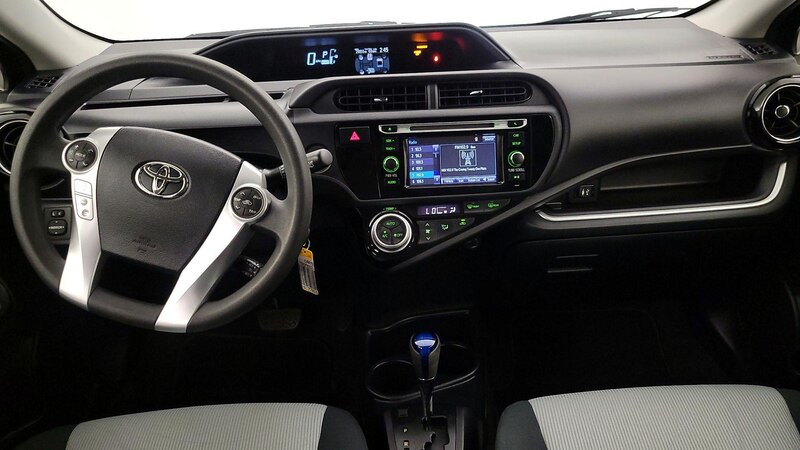 2016 Toyota Prius c Four 9