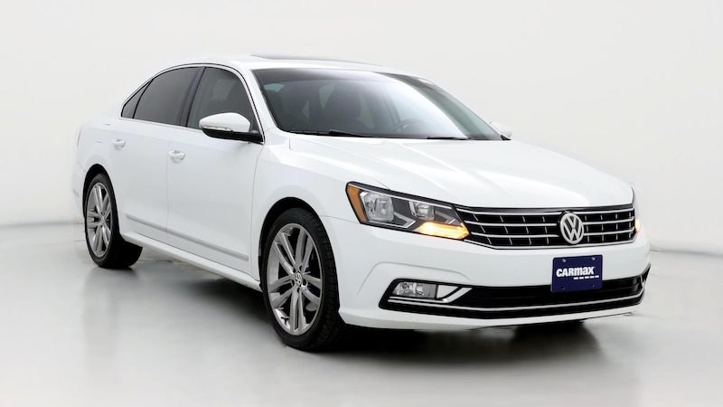 2016 Volkswagen Passat SEL Hero Image