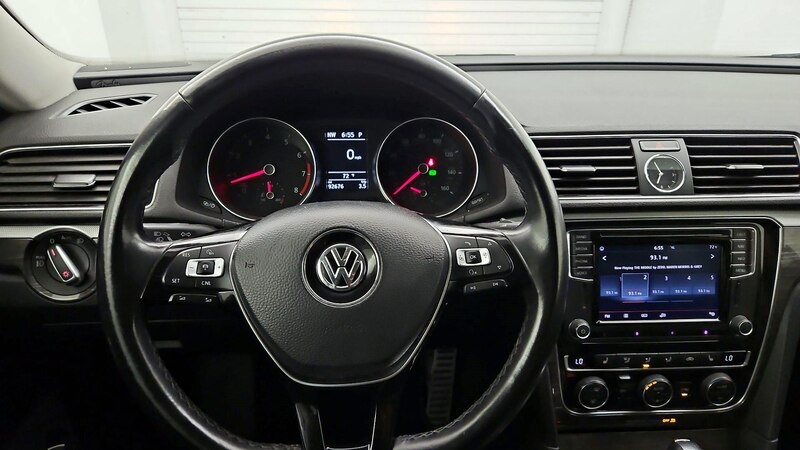 2016 Volkswagen Passat SEL 10