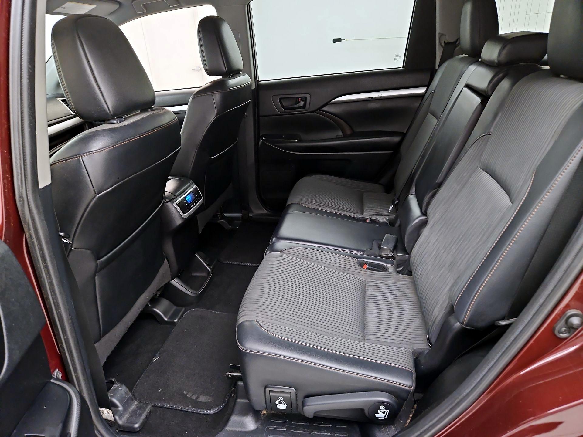 Thumbnail: 2019 Toyota Highlander - 19