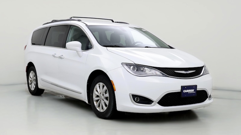 2017 Chrysler Pacifica Touring L Hero Image