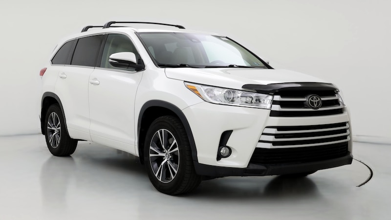 2017 Toyota Highlander LE Hero Image