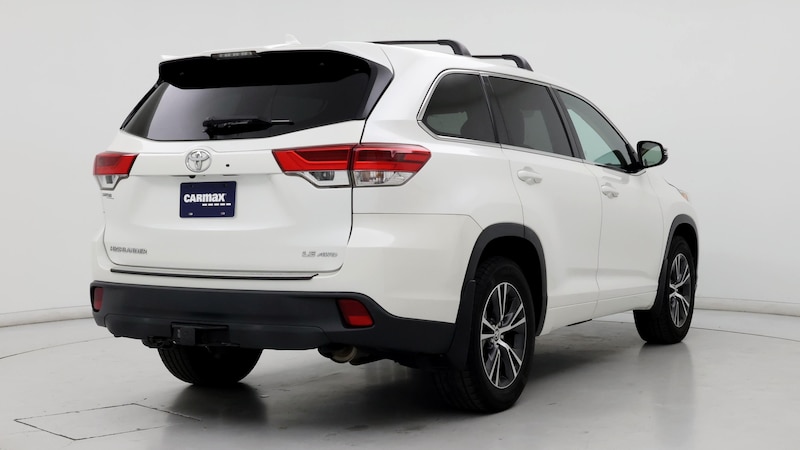 2017 Toyota Highlander LE 8