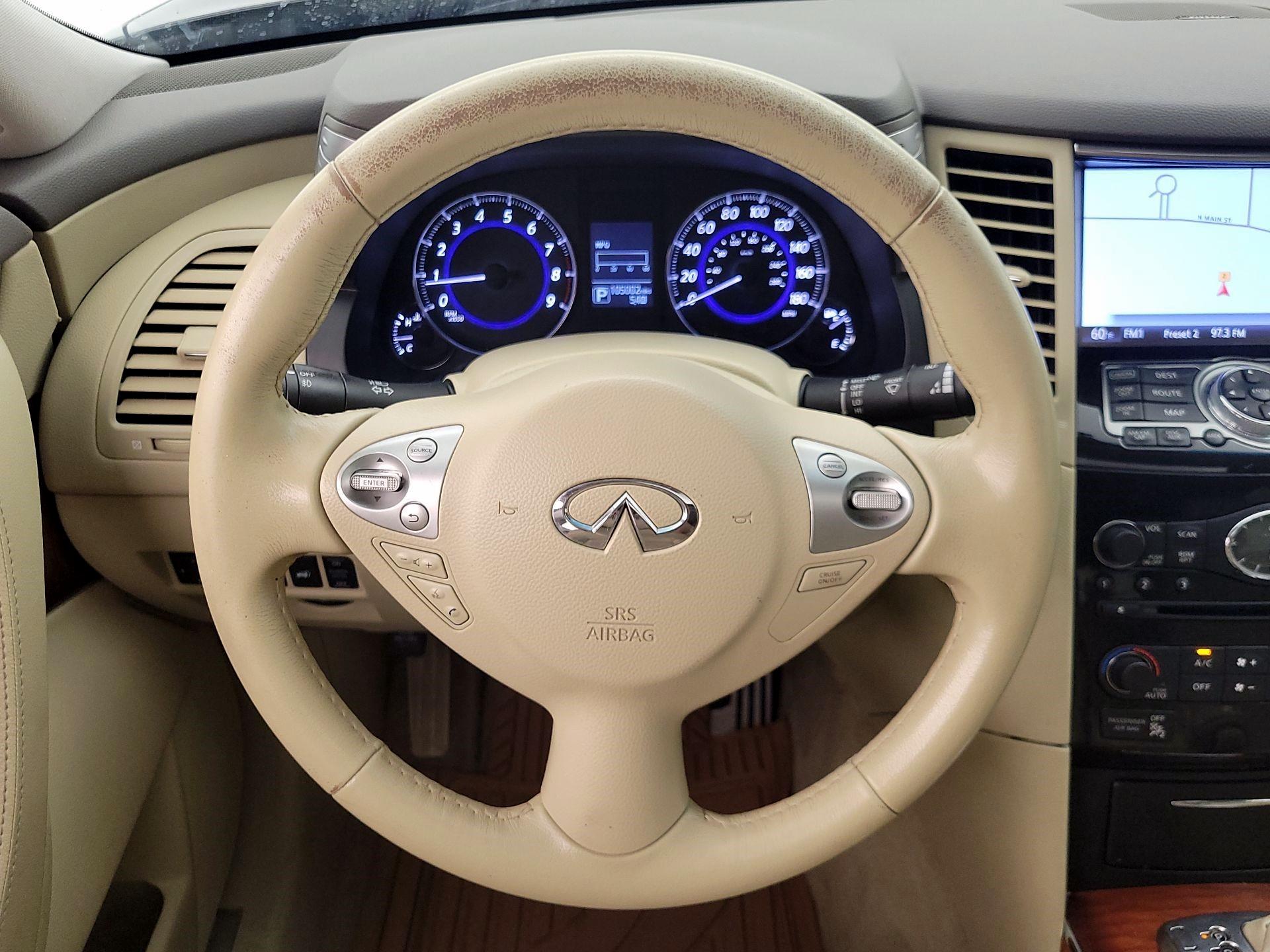 Thumbnail: 2016 INFINITI QX70 - 10