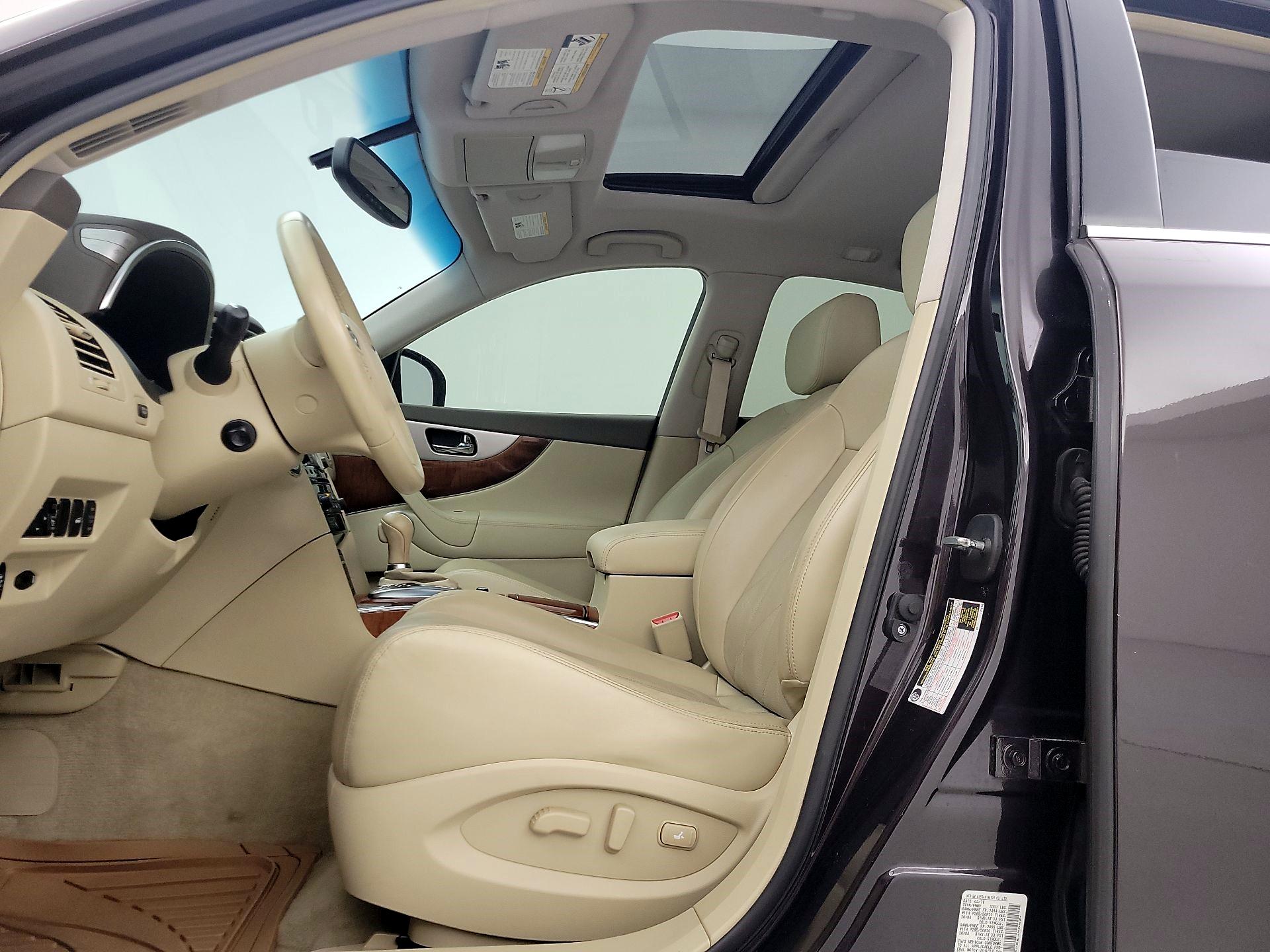 Thumbnail: 2016 INFINITI QX70 - 11