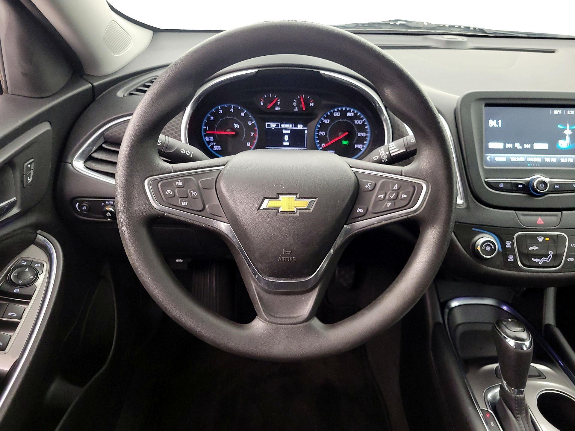 Thumbnail: 2017 Chevrolet Malibu - 10