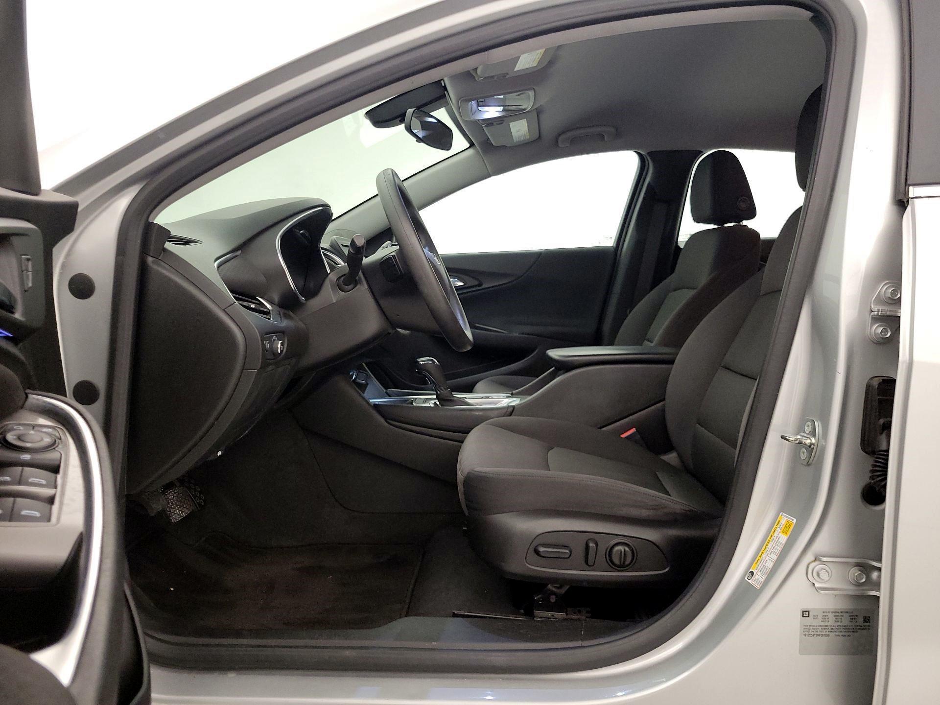 Thumbnail: 2017 Chevrolet Malibu - 11