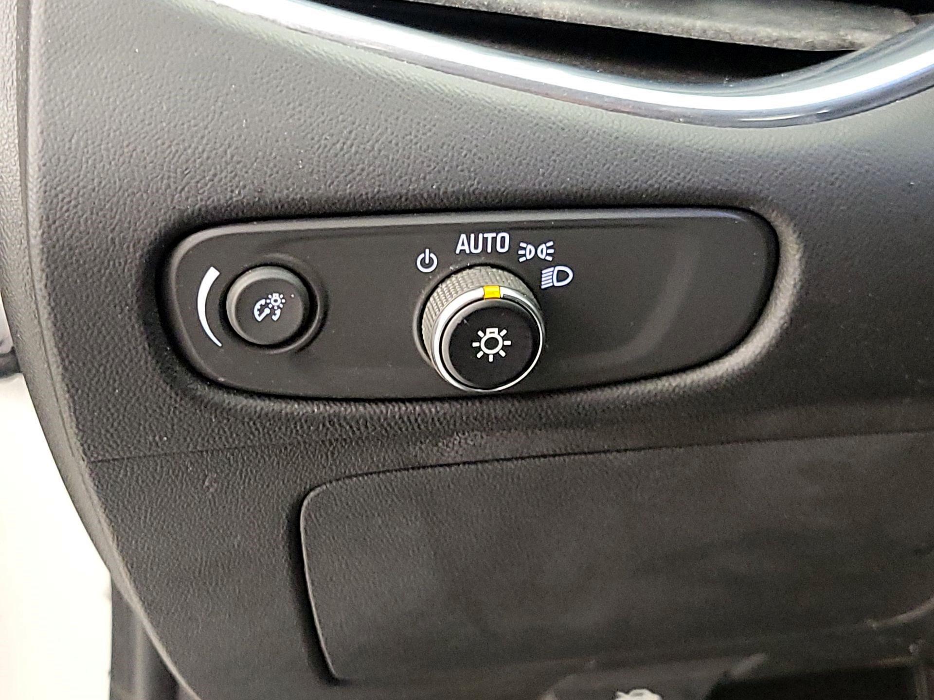 Thumbnail: 2017 Chevrolet Malibu - 13