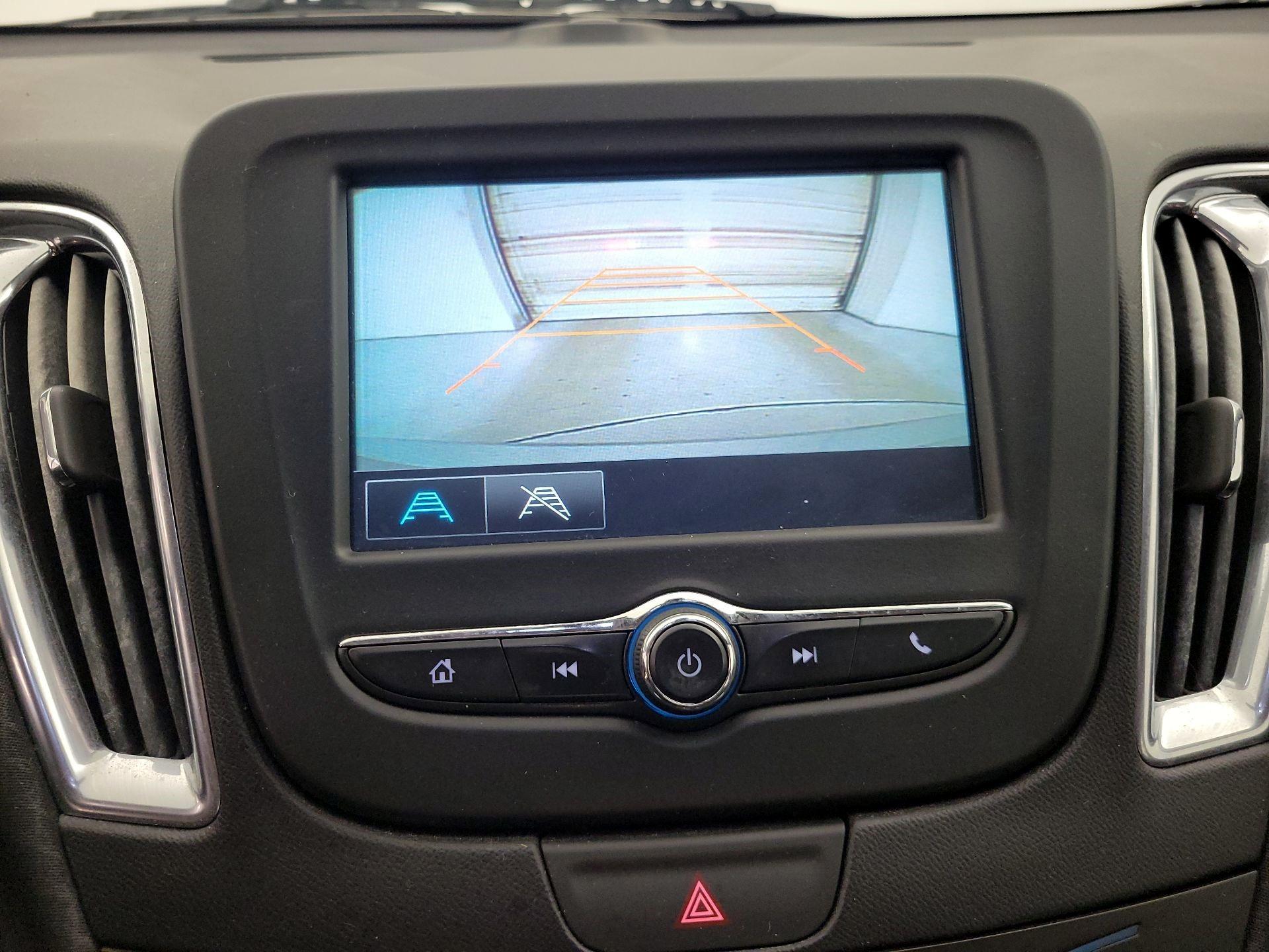 Thumbnail: 2017 Chevrolet Malibu - 14