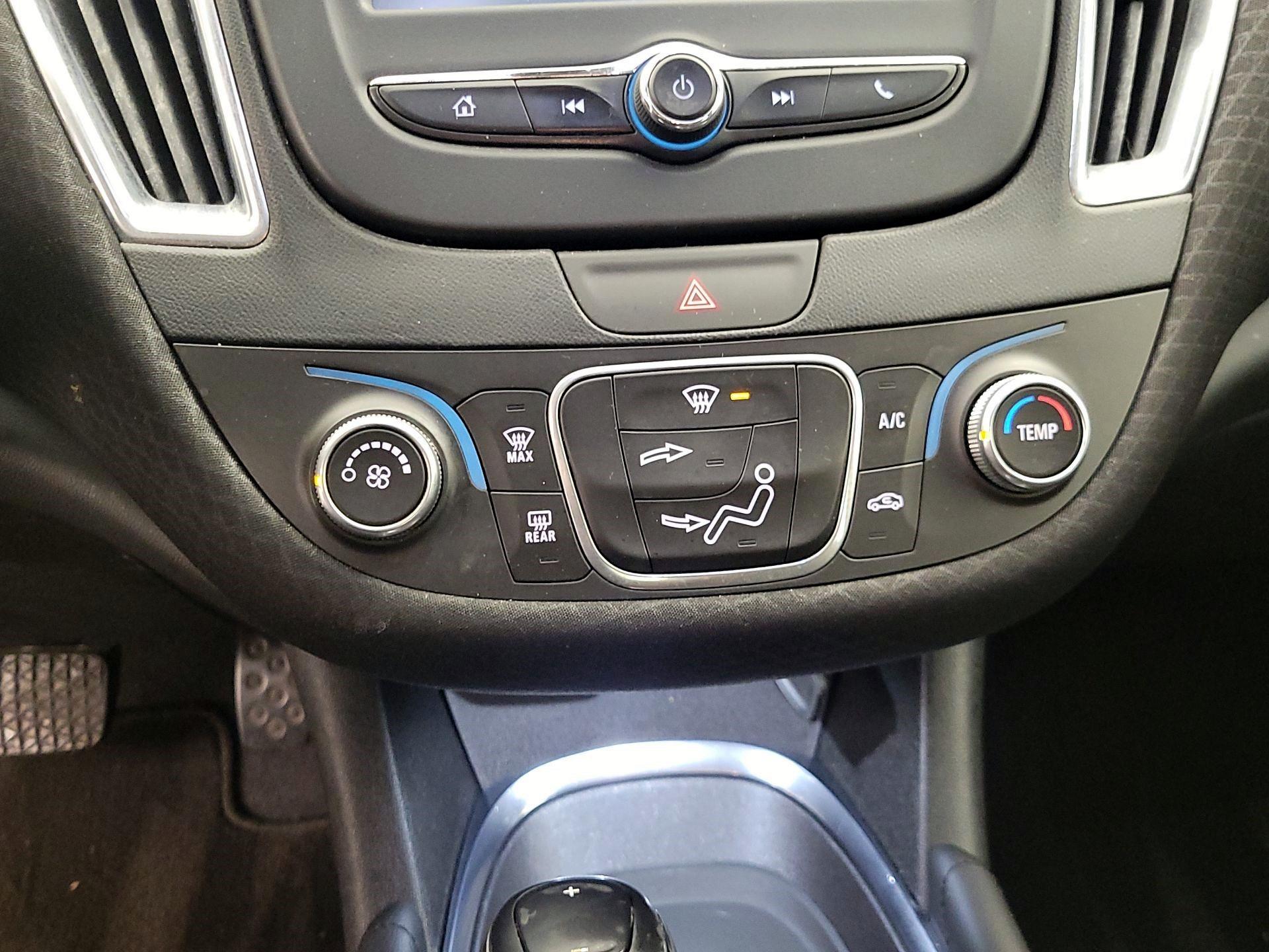 Thumbnail: 2017 Chevrolet Malibu - 16