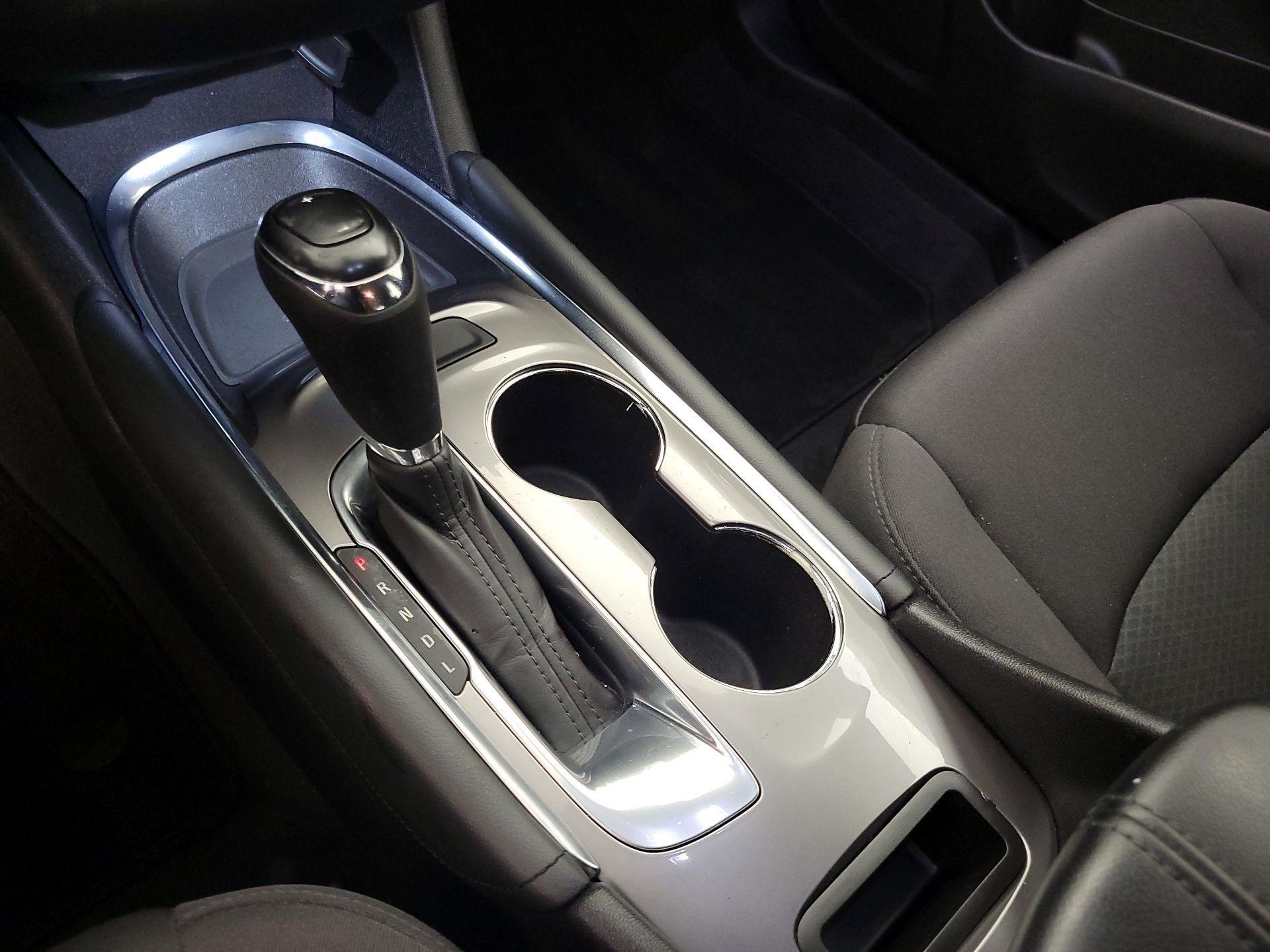 Thumbnail: 2017 Chevrolet Malibu - 17