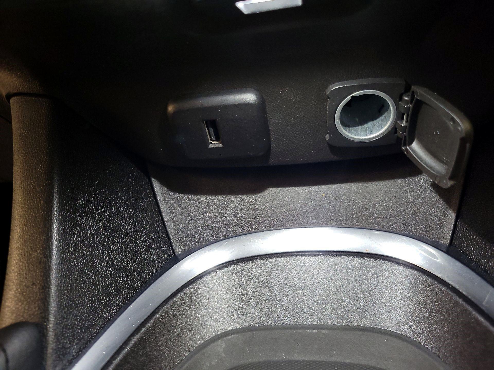 Thumbnail: 2017 Chevrolet Malibu - 18