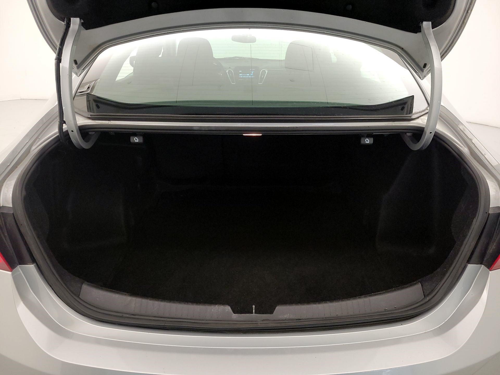 Thumbnail: 2017 Chevrolet Malibu - 20