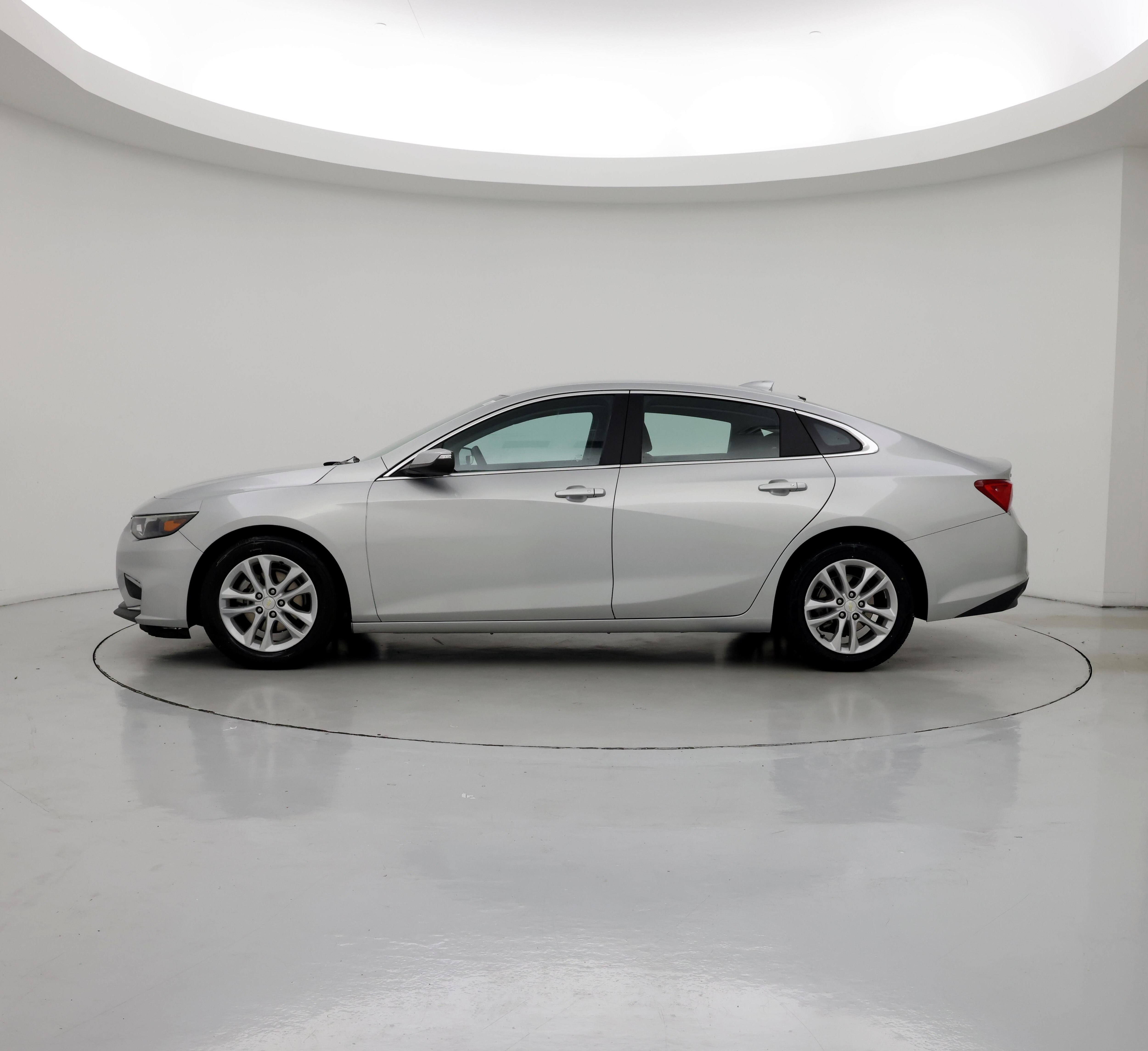 Thumbnail: 2017 Chevrolet Malibu - 3